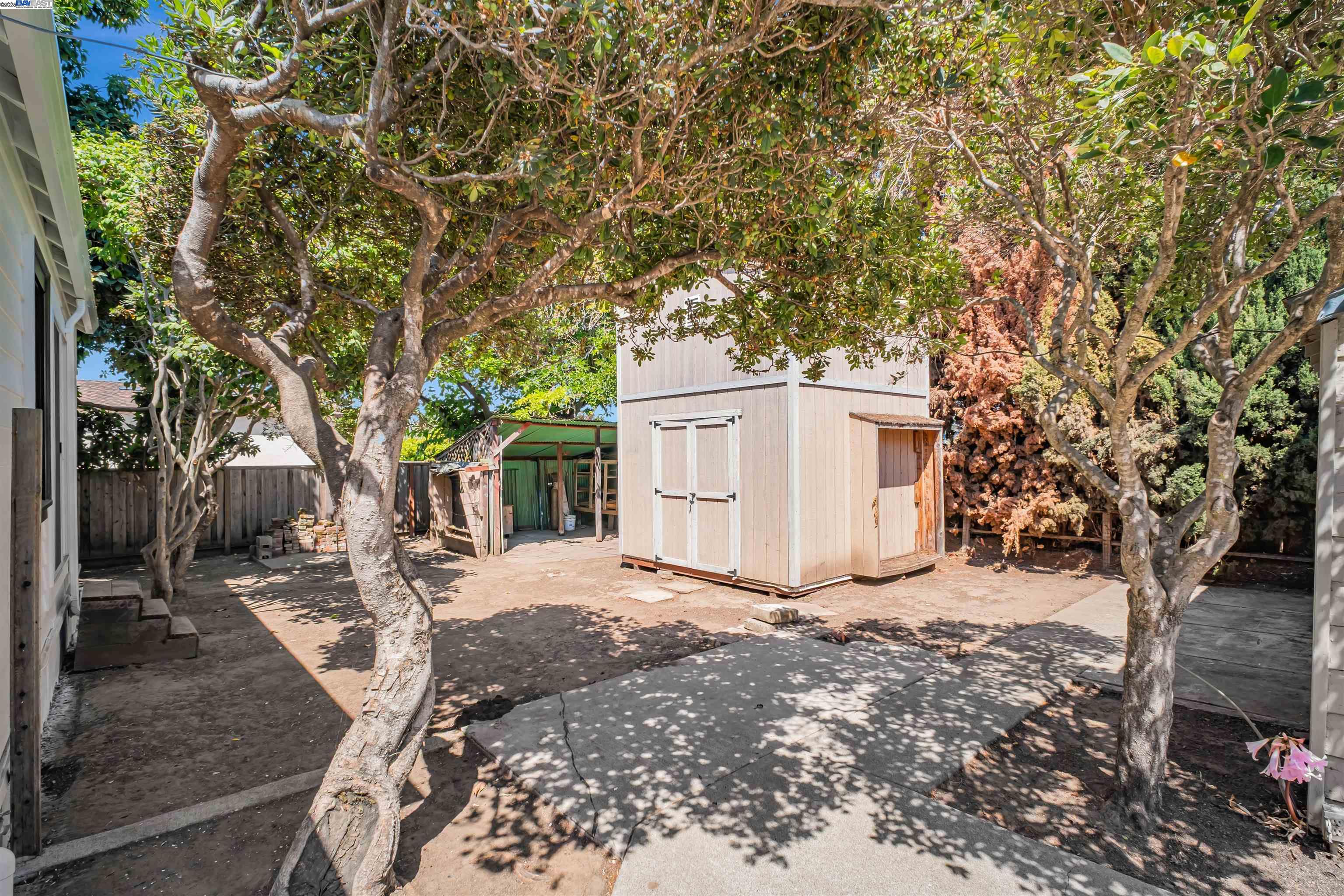 Detail Gallery Image 30 of 38 For 3780 Somerset Ave, Castro Valley,  CA 94546 - 3 Beds | 1 Baths