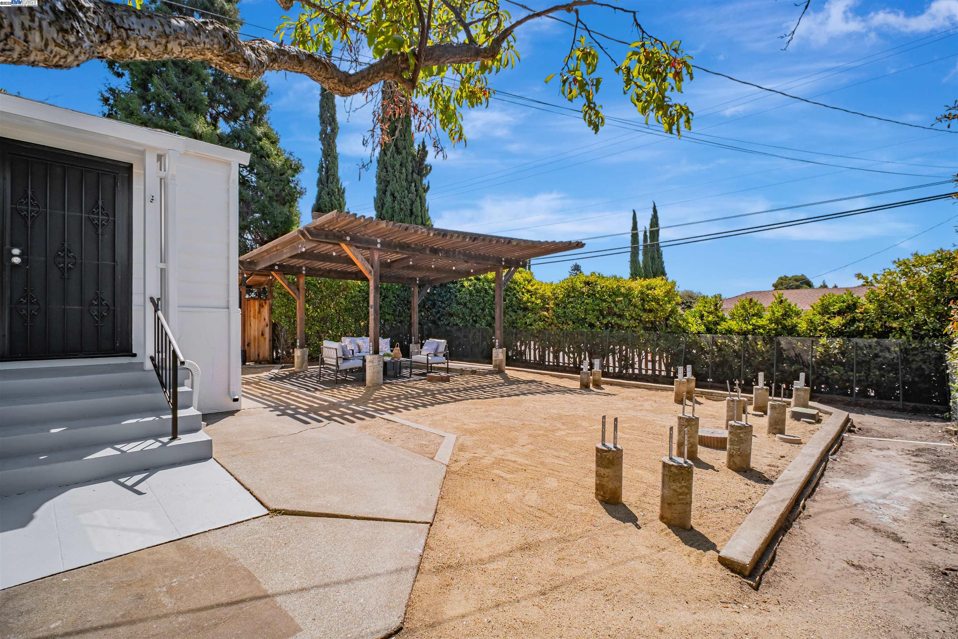 Detail Gallery Image 33 of 38 For 3780 Somerset Ave, Castro Valley,  CA 94546 - 3 Beds | 1 Baths