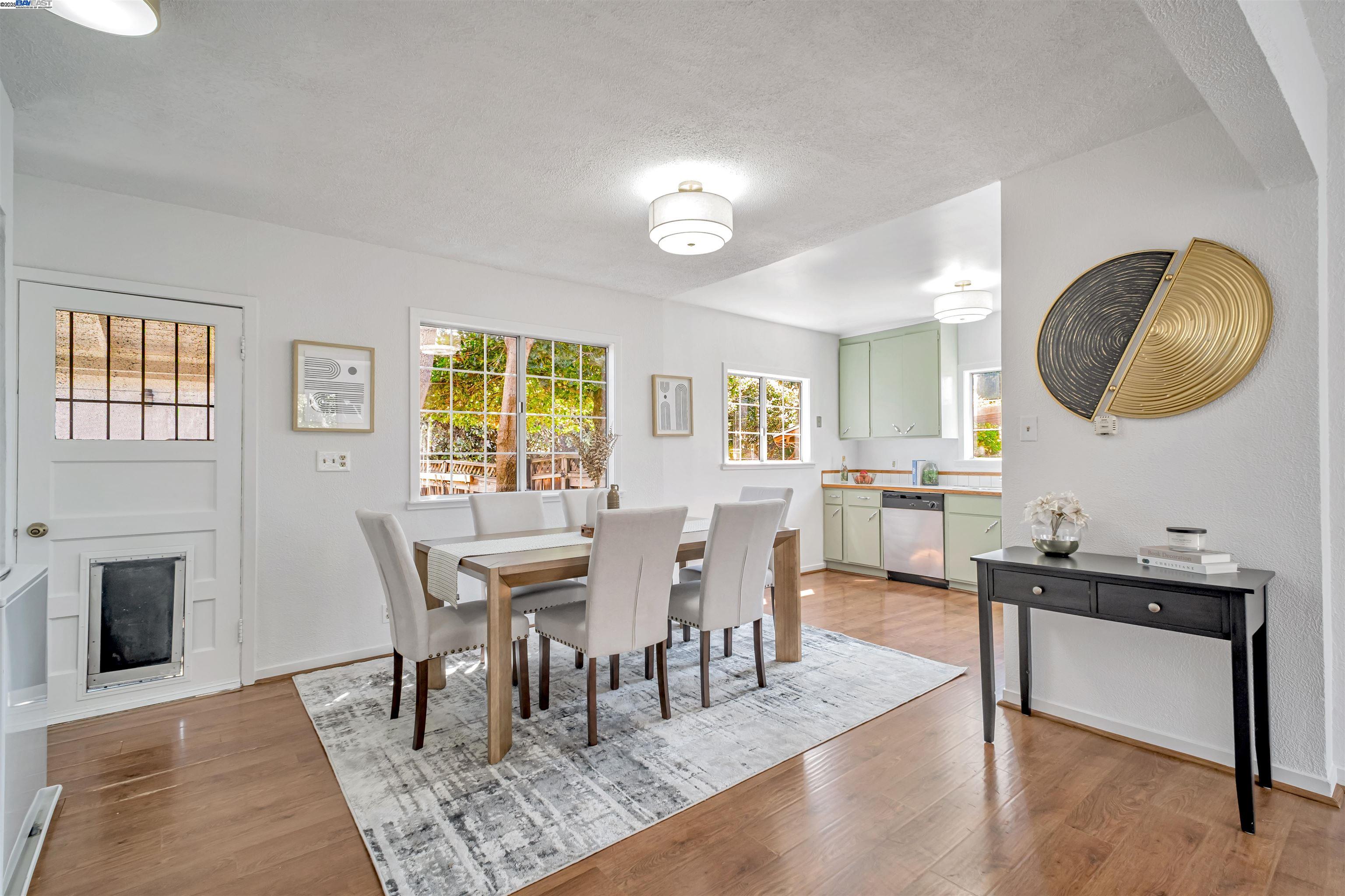 Detail Gallery Image 8 of 38 For 3780 Somerset Ave, Castro Valley,  CA 94546 - 3 Beds | 1 Baths
