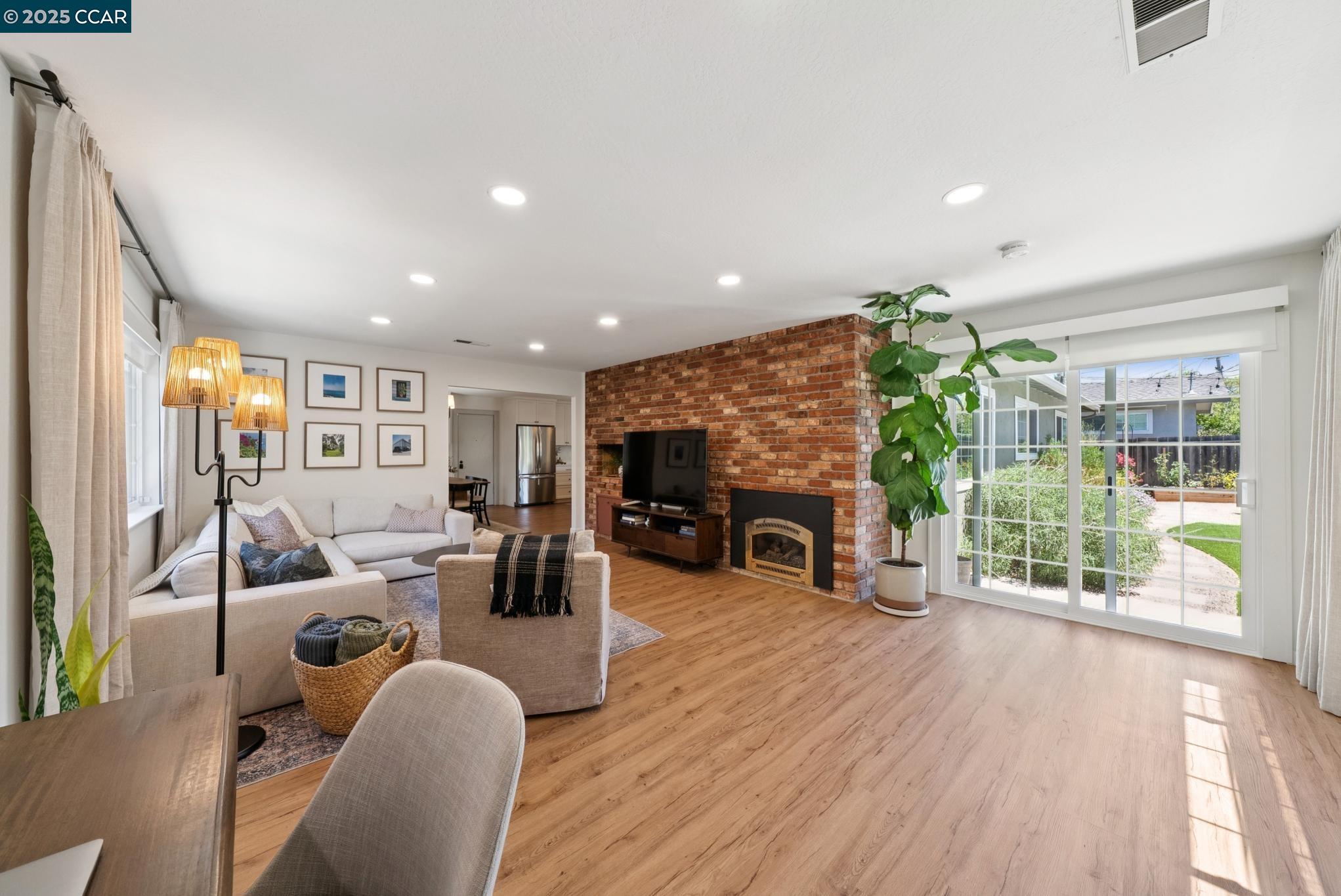 Detail Gallery Image 17 of 36 For 4656 Regina Ln, Concord,  CA 94521 - 3 Beds | 2 Baths