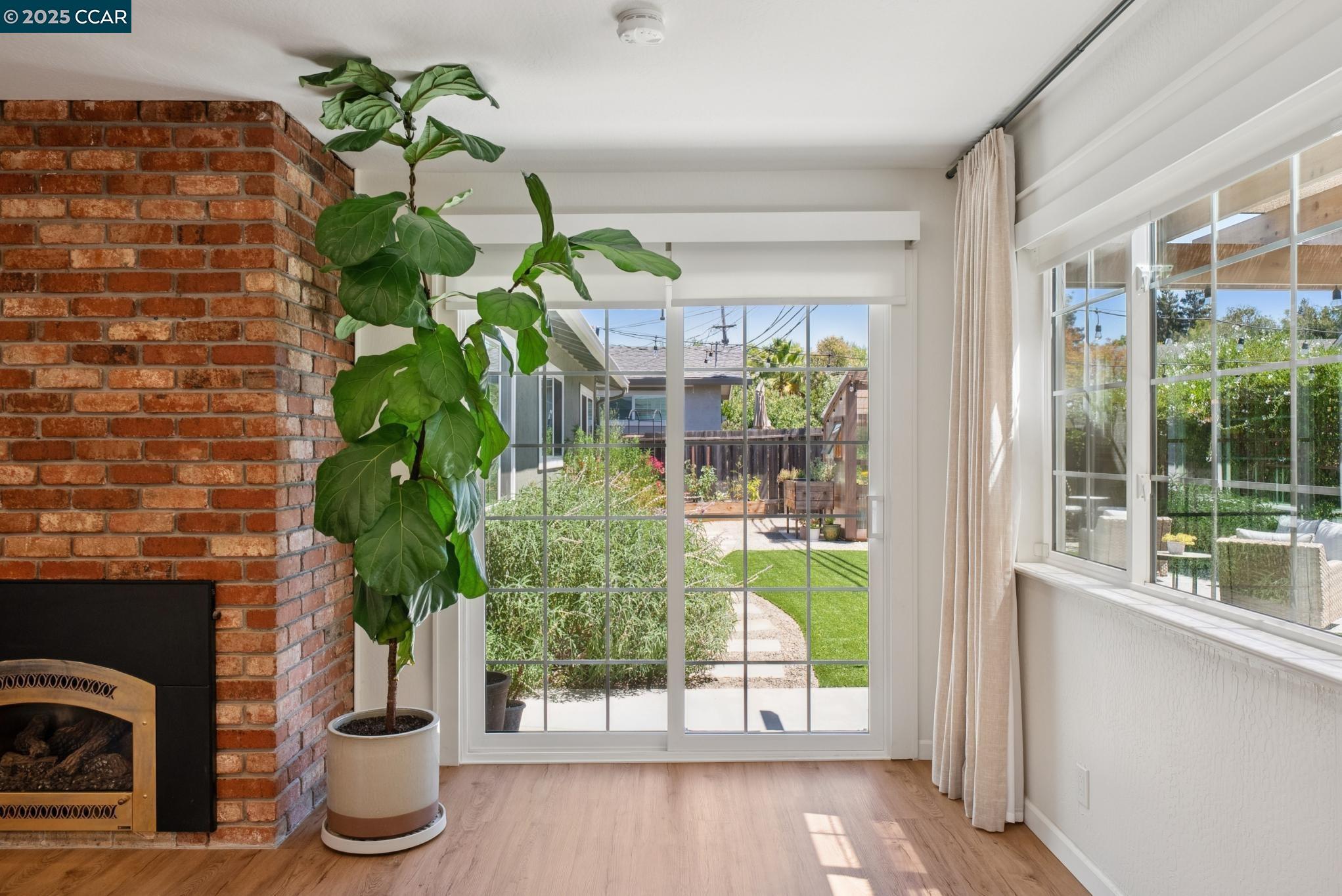 Detail Gallery Image 18 of 36 For 4656 Regina Ln, Concord,  CA 94521 - 3 Beds | 2 Baths