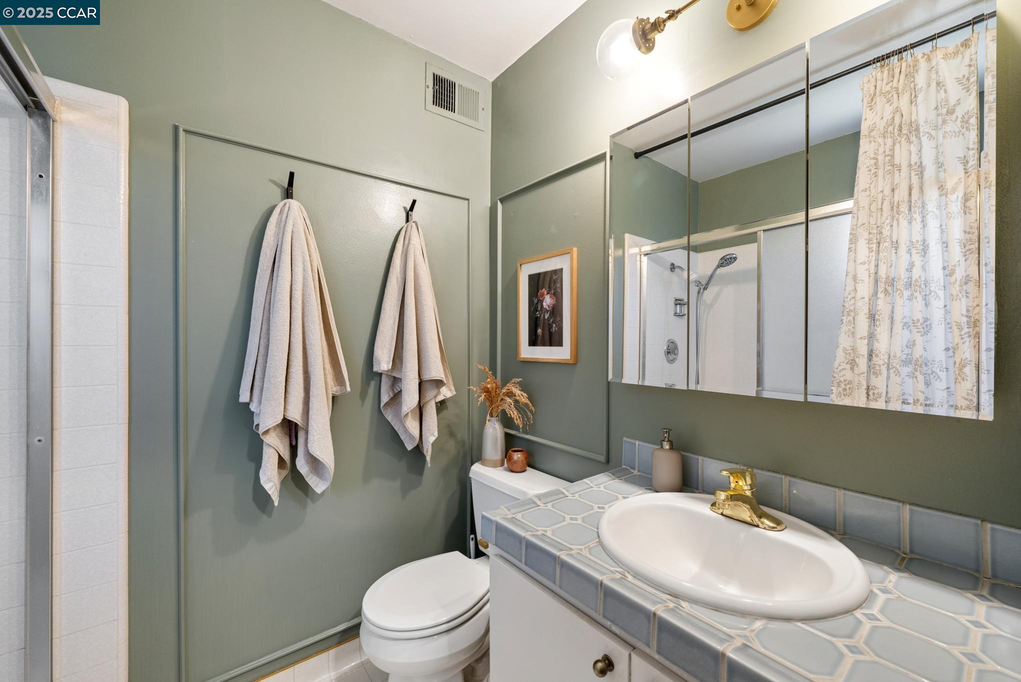 Detail Gallery Image 21 of 36 For 4656 Regina Ln, Concord,  CA 94521 - 3 Beds | 2 Baths