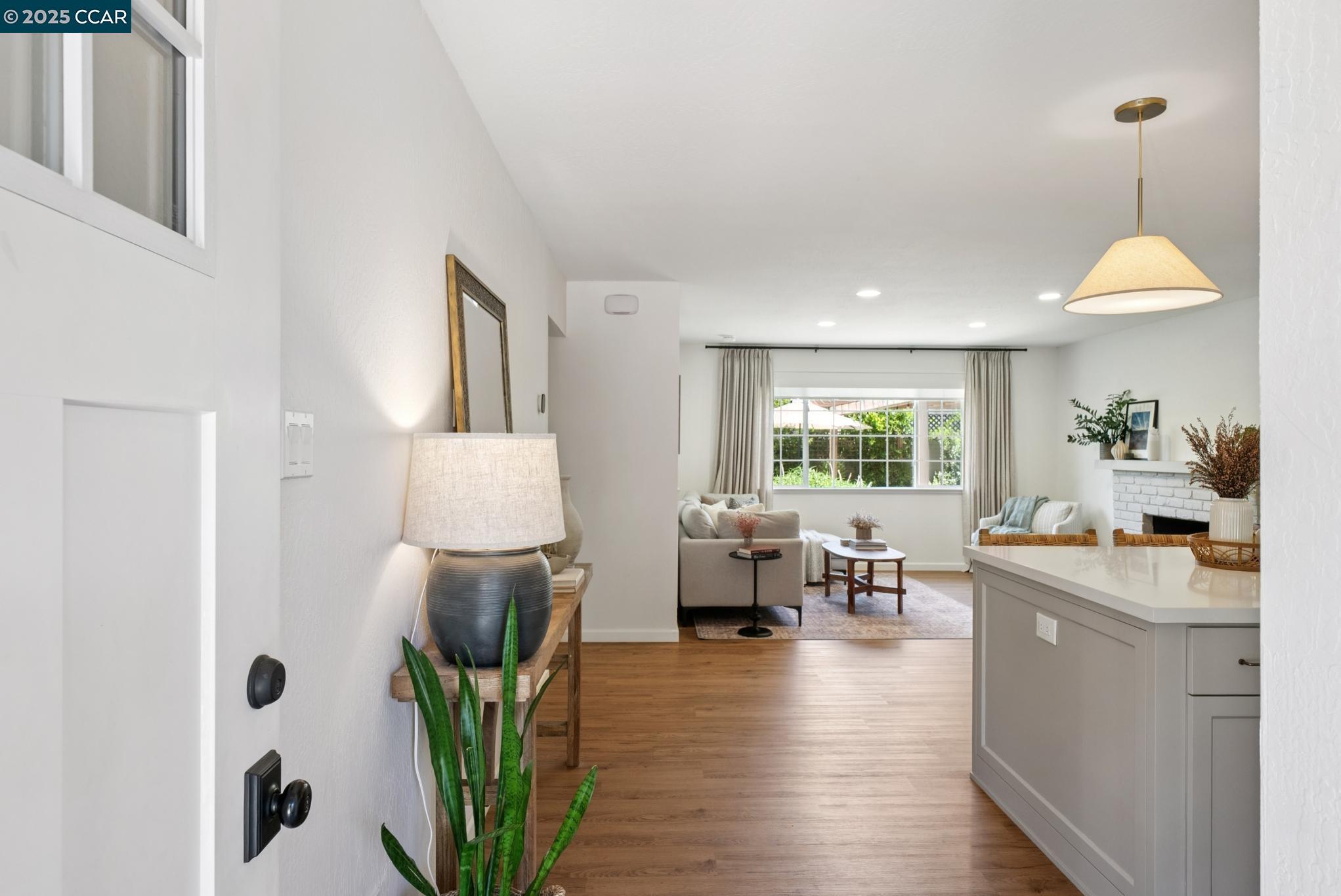 Detail Gallery Image 4 of 36 For 4656 Regina Ln, Concord,  CA 94521 - 3 Beds | 2 Baths