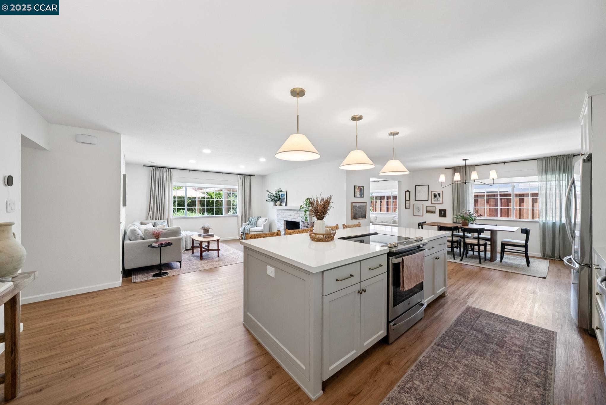 Detail Gallery Image 5 of 36 For 4656 Regina Ln, Concord,  CA 94521 - 3 Beds | 2 Baths
