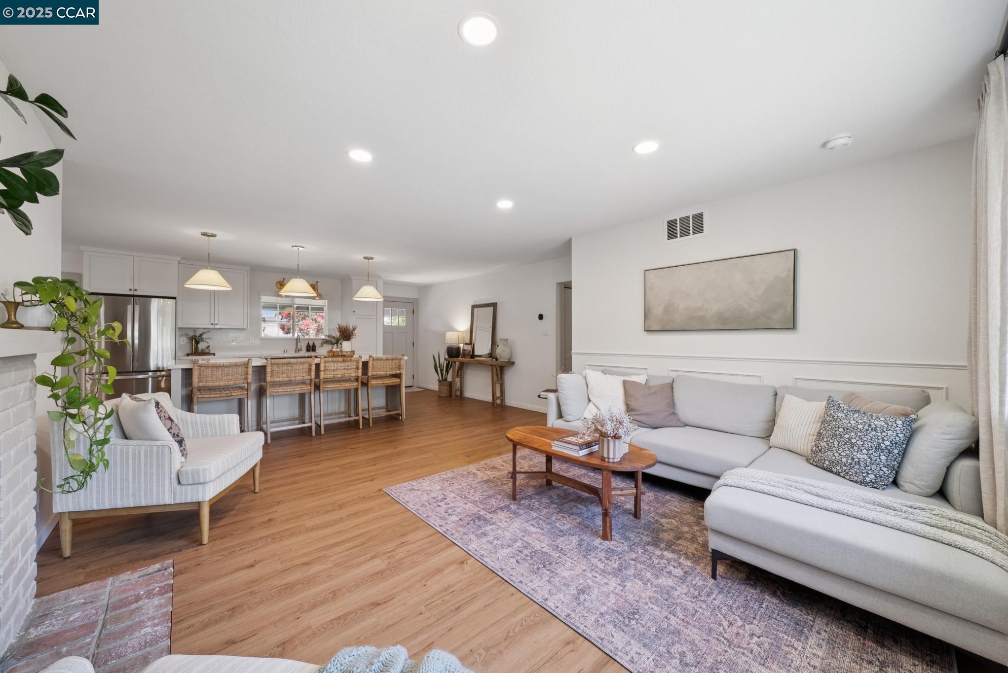 Detail Gallery Image 7 of 36 For 4656 Regina Ln, Concord,  CA 94521 - 3 Beds | 2 Baths