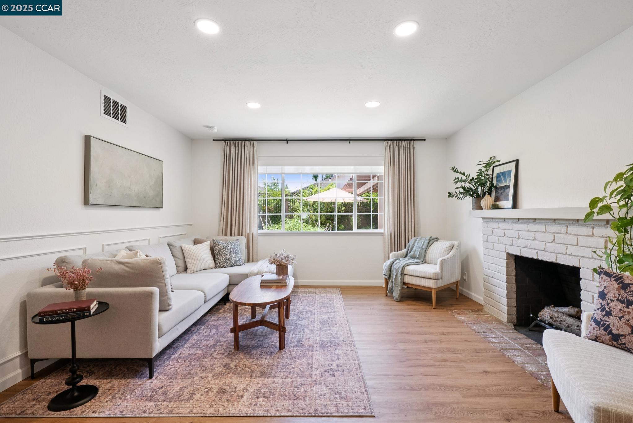 Detail Gallery Image 8 of 36 For 4656 Regina Ln, Concord,  CA 94521 - 3 Beds | 2 Baths