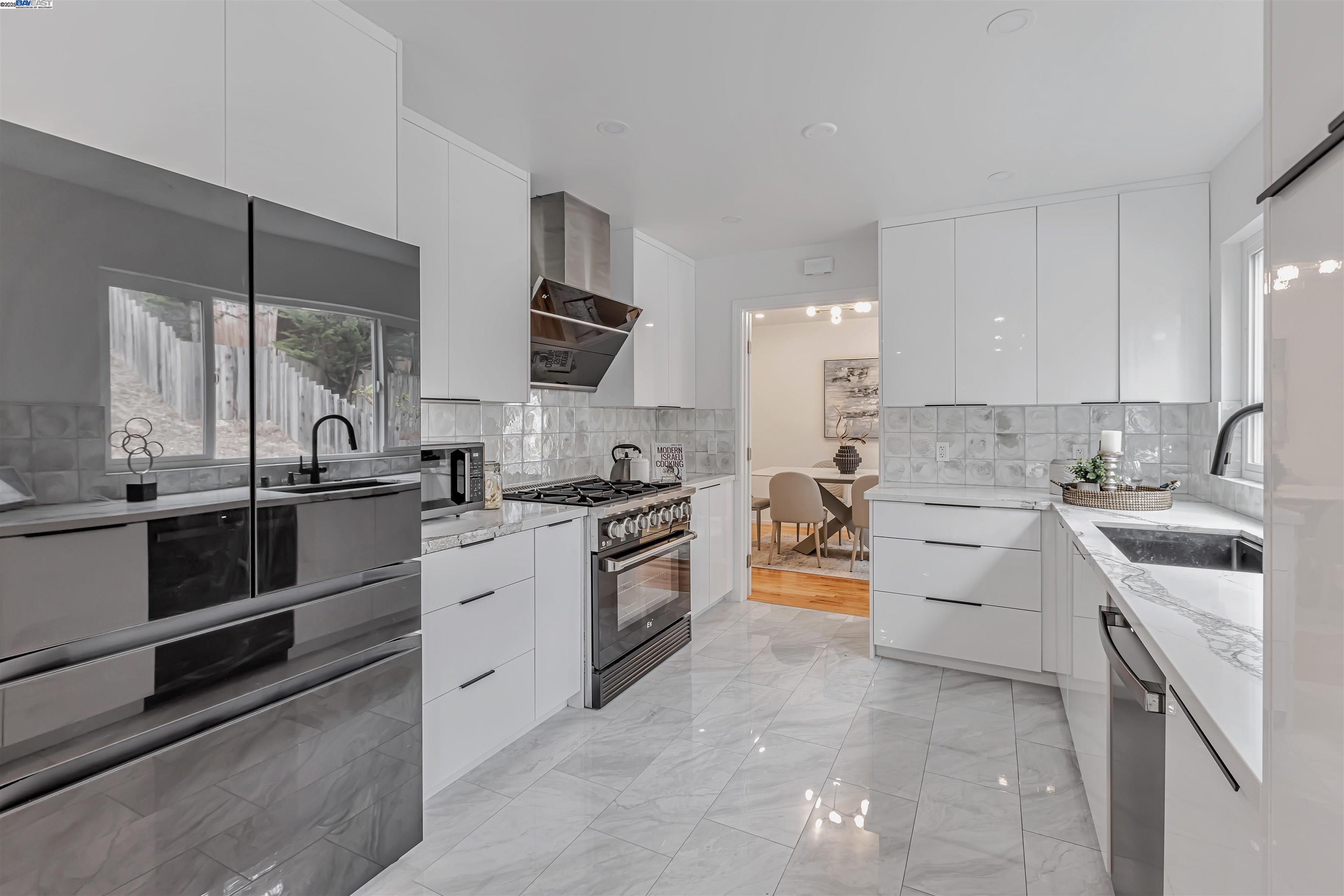 Detail Gallery Image 14 of 54 For 2270 Kenry Way, South San Francisco,  CA 94080 - 5 Beds | 3 Baths