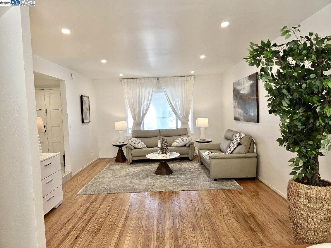 Detail Gallery Image 3 of 60 For 2270 Kenry Way, South San Francisco,  CA 94080 - 5 Beds | 3 Baths