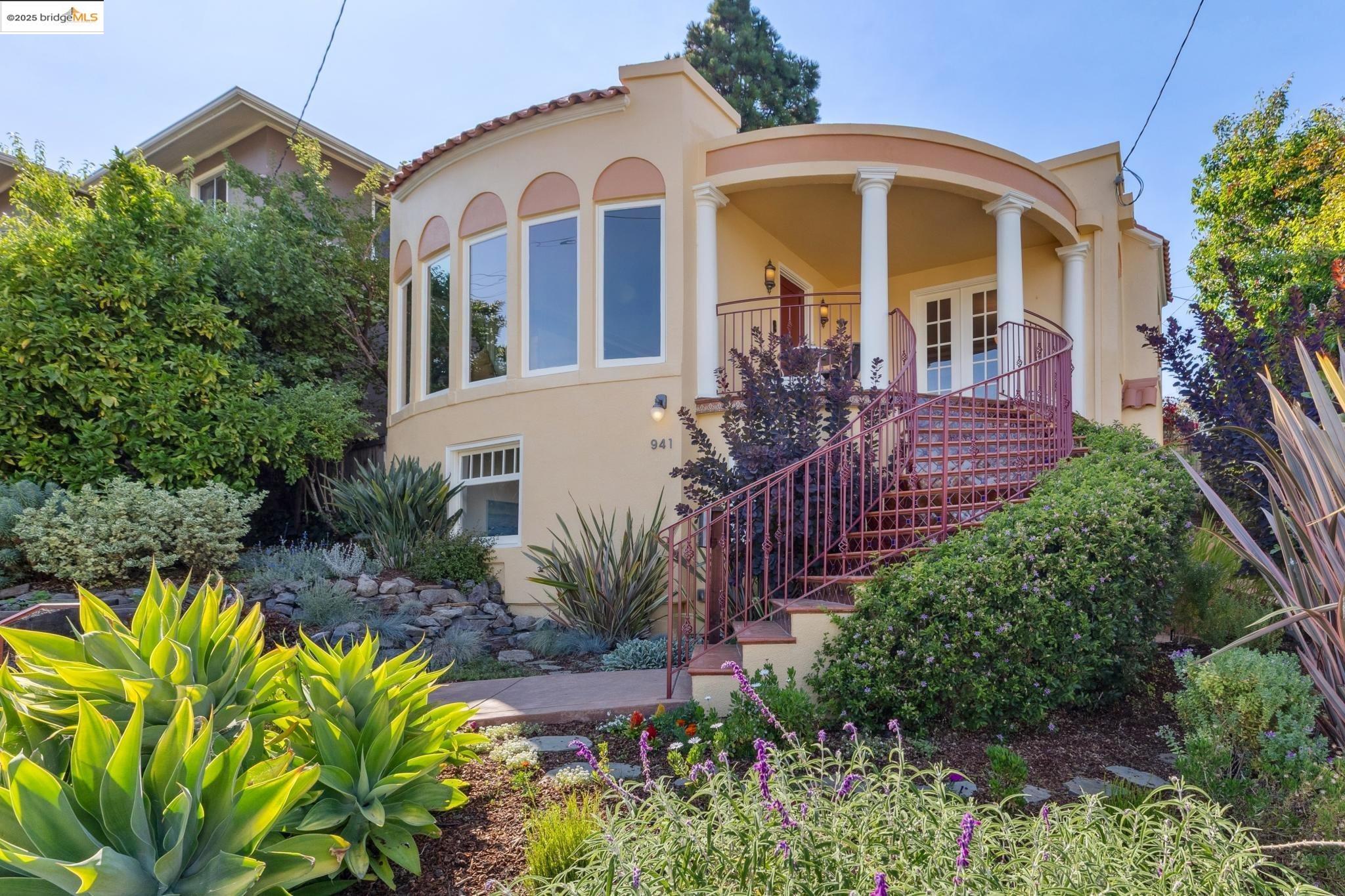 Detail Gallery Image 2 of 60 For 941 Warfield Ave, Oakland,  CA 94610 - 3 Beds | 2 Baths