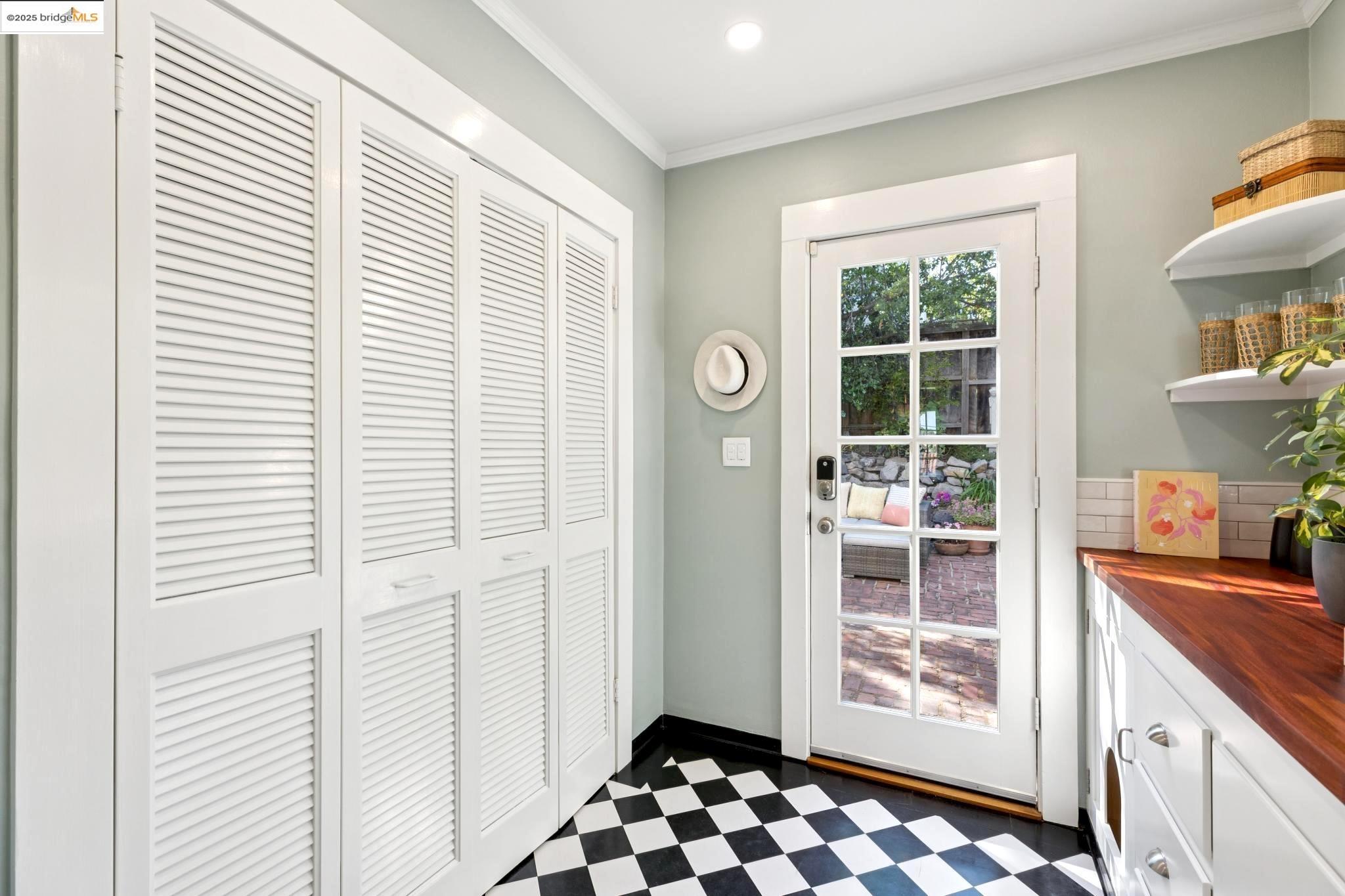 Detail Gallery Image 19 of 60 For 941 Warfield Ave, Oakland,  CA 94610 - 3 Beds | 2 Baths