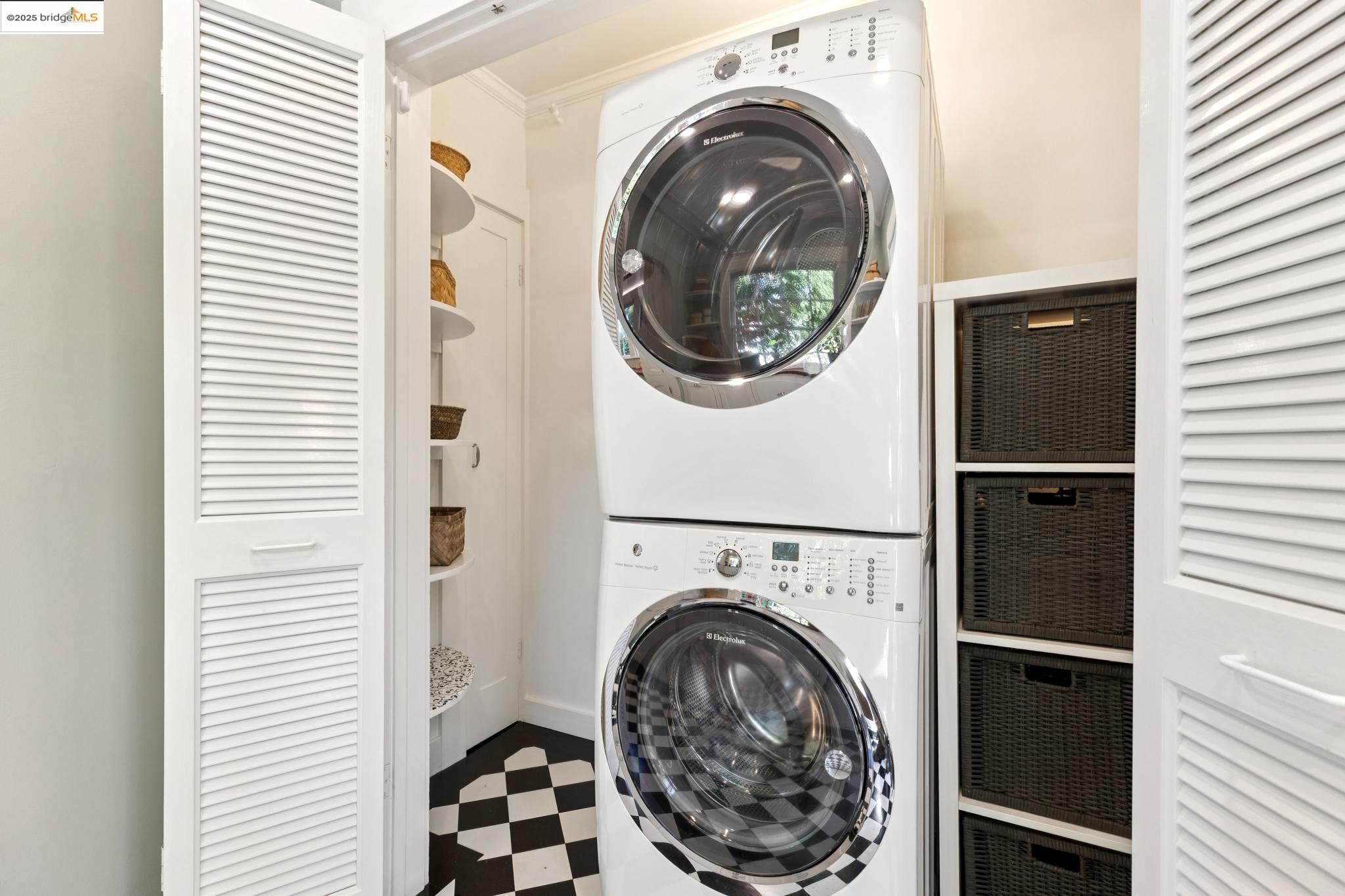 Detail Gallery Image 20 of 60 For 941 Warfield Ave, Oakland,  CA 94610 - 3 Beds | 2 Baths