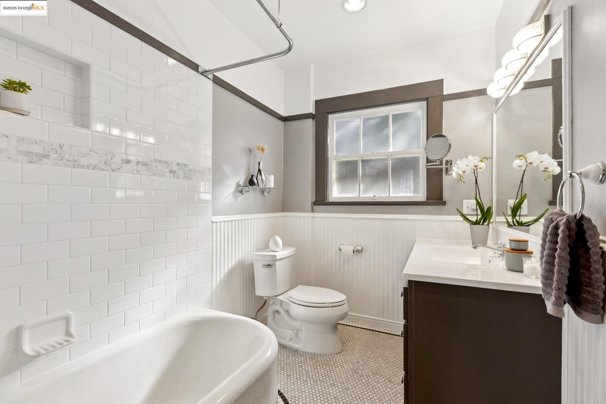 Detail Gallery Image 27 of 60 For 941 Warfield Ave, Oakland,  CA 94610 - 3 Beds | 2 Baths