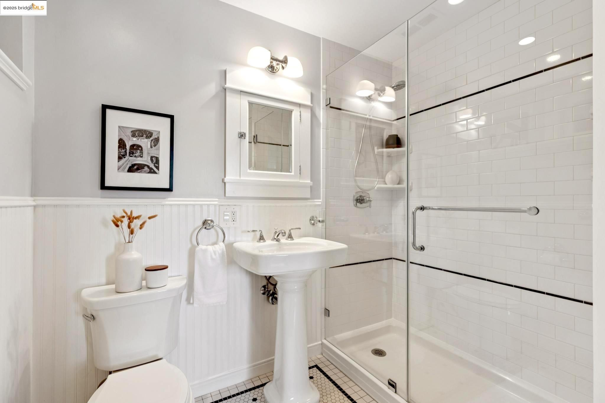 Detail Gallery Image 36 of 60 For 941 Warfield Ave, Oakland,  CA 94610 - 3 Beds | 2 Baths