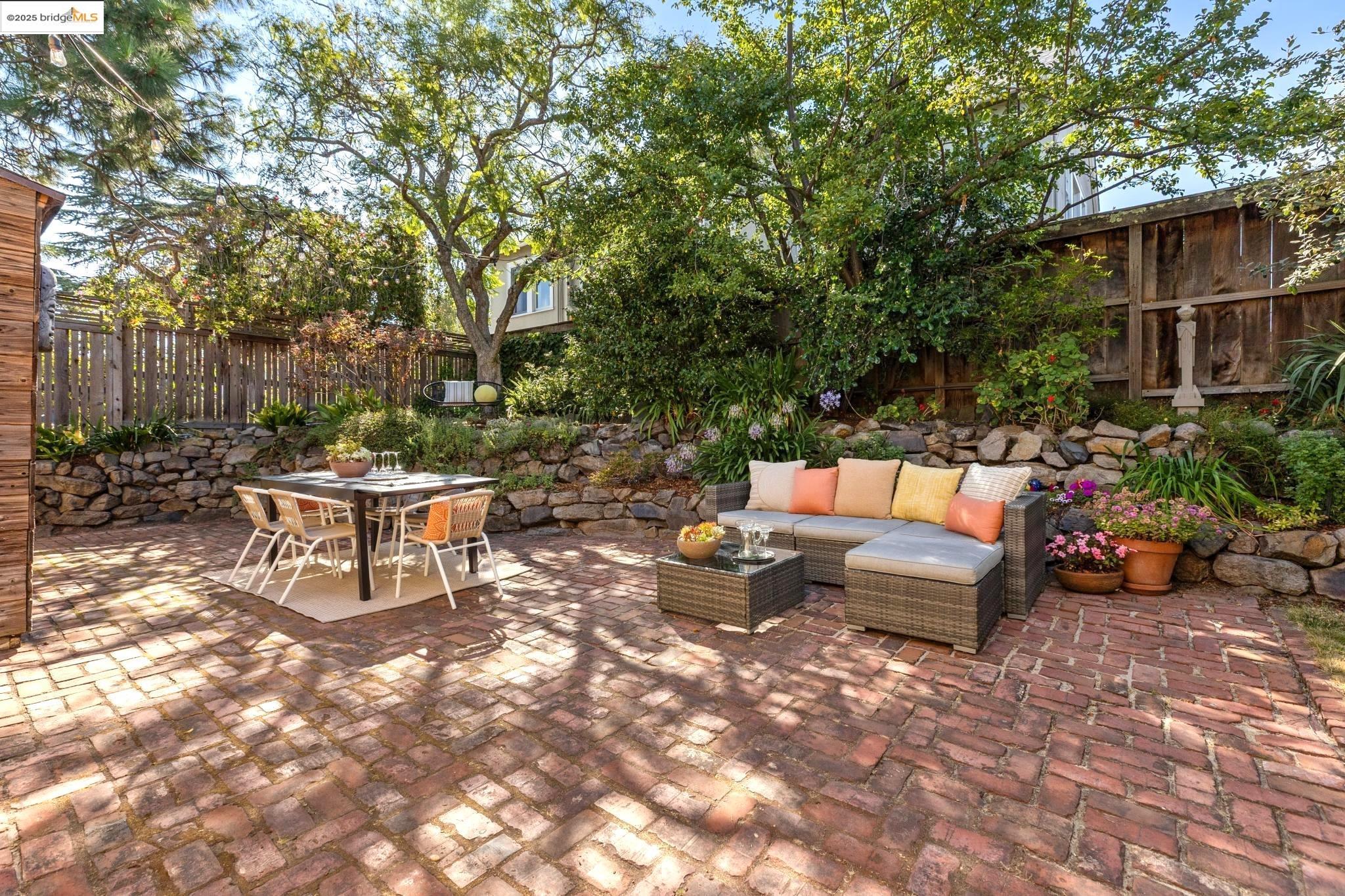 Detail Gallery Image 41 of 60 For 941 Warfield Ave, Oakland,  CA 94610 - 3 Beds | 2 Baths