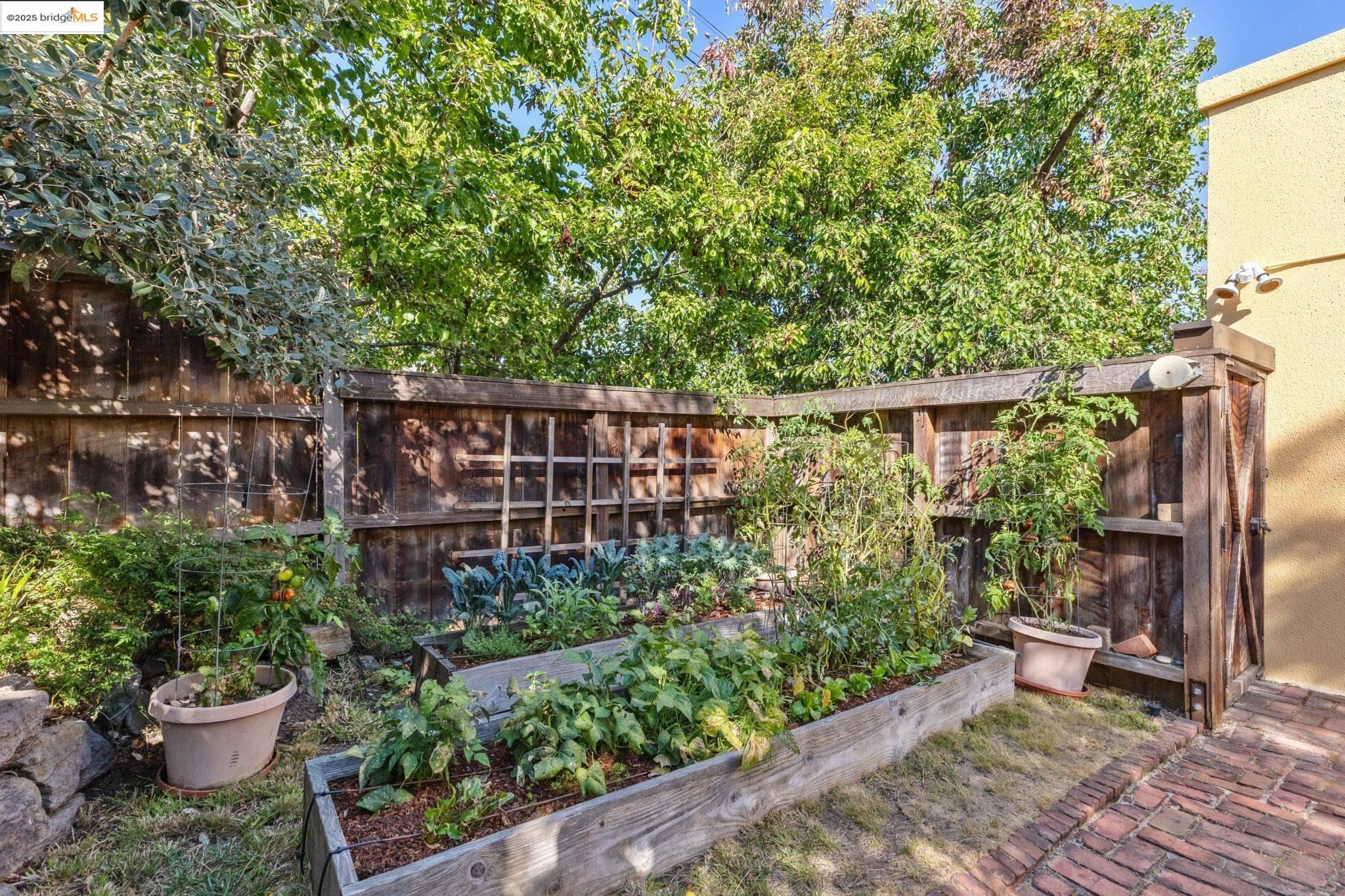 Detail Gallery Image 44 of 60 For 941 Warfield Ave, Oakland,  CA 94610 - 3 Beds | 2 Baths