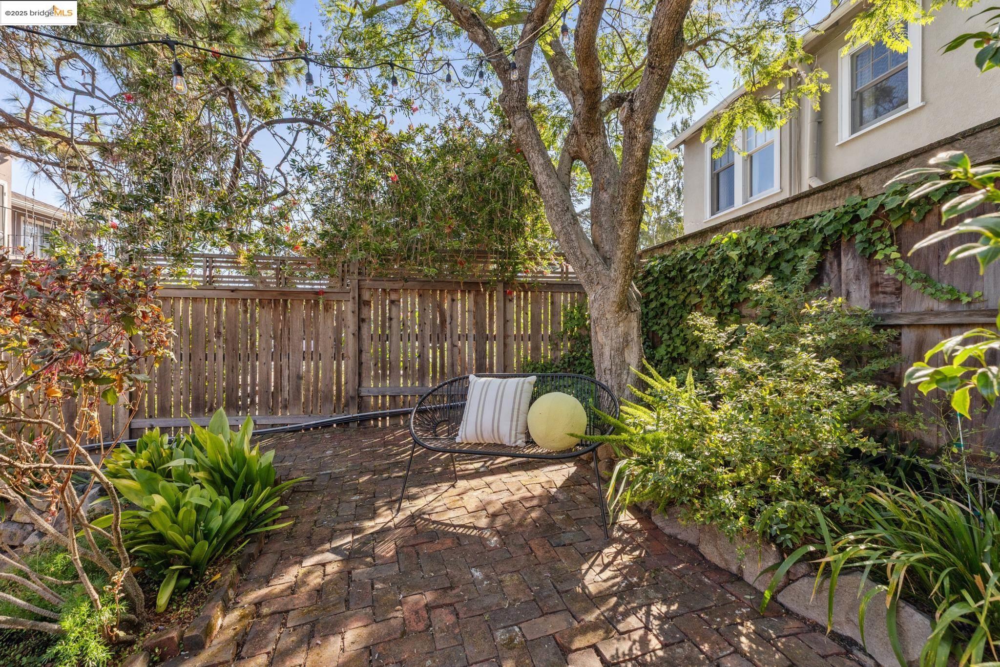 Detail Gallery Image 47 of 60 For 941 Warfield Ave, Oakland,  CA 94610 - 3 Beds | 2 Baths