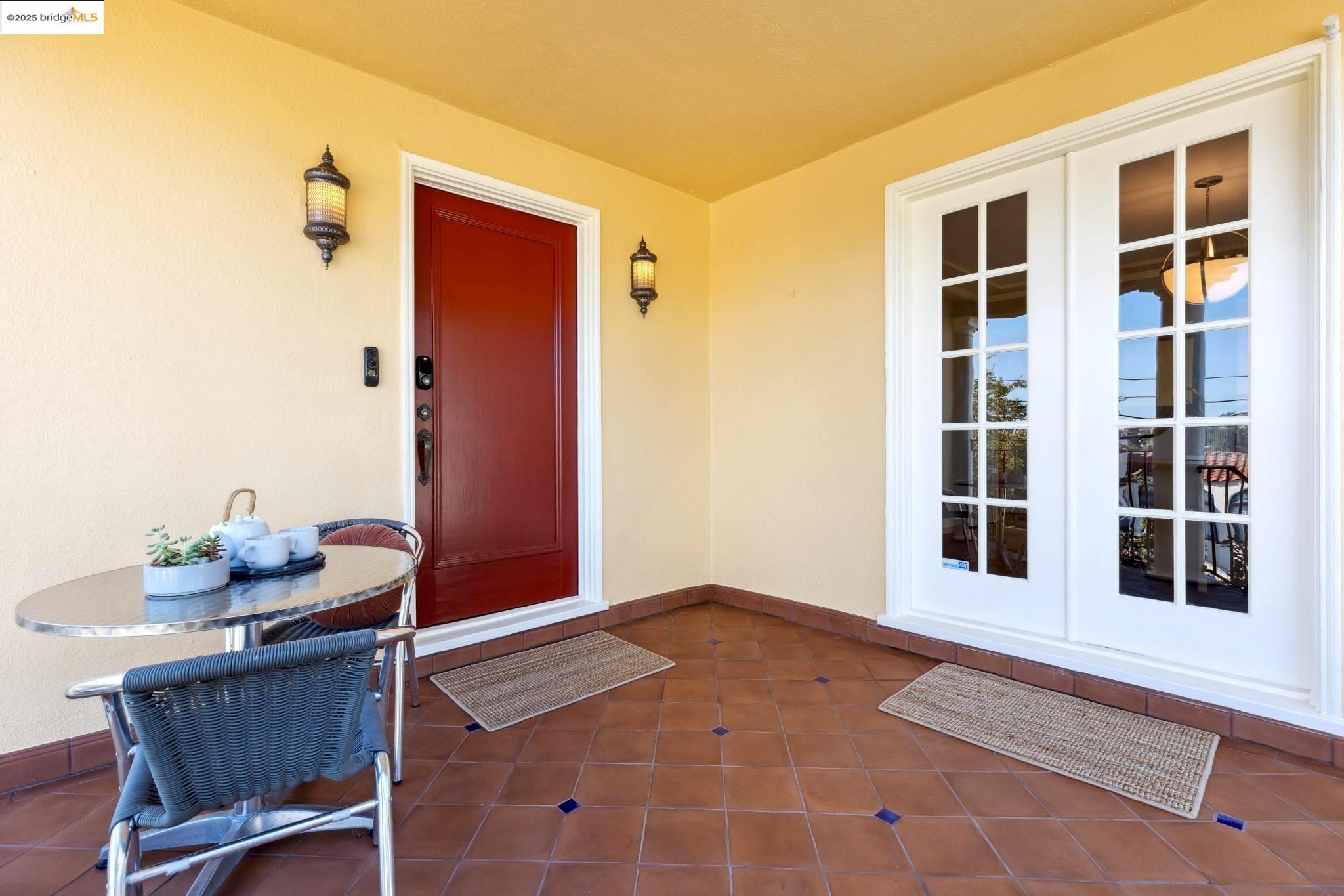 Detail Gallery Image 6 of 60 For 941 Warfield Ave, Oakland,  CA 94610 - 3 Beds | 2 Baths