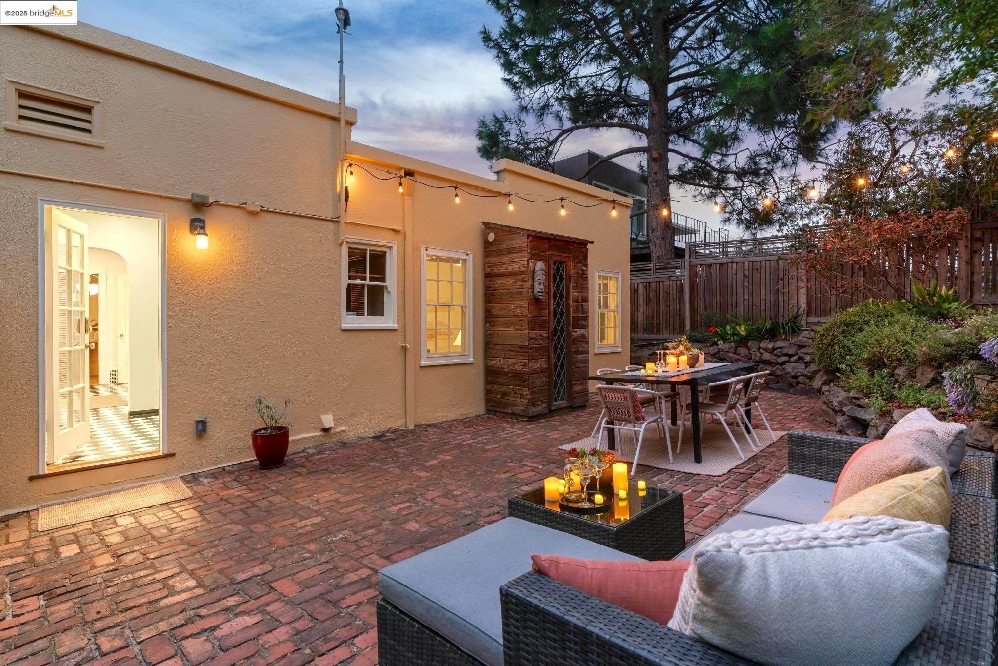 Detail Gallery Image 52 of 60 For 941 Warfield Ave, Oakland,  CA 94610 - 3 Beds | 2 Baths