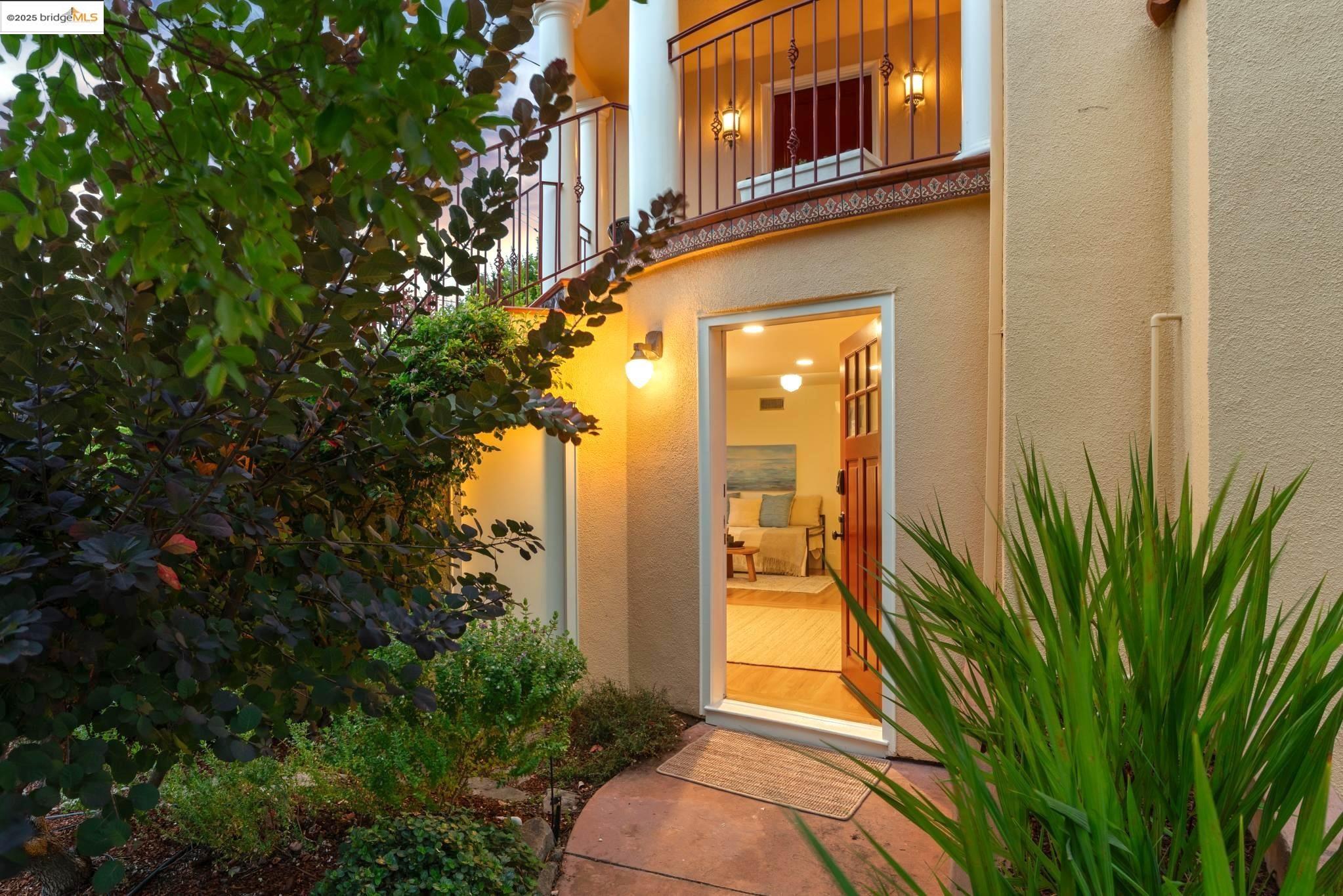 Detail Gallery Image 55 of 60 For 941 Warfield Ave, Oakland,  CA 94610 - 3 Beds | 2 Baths