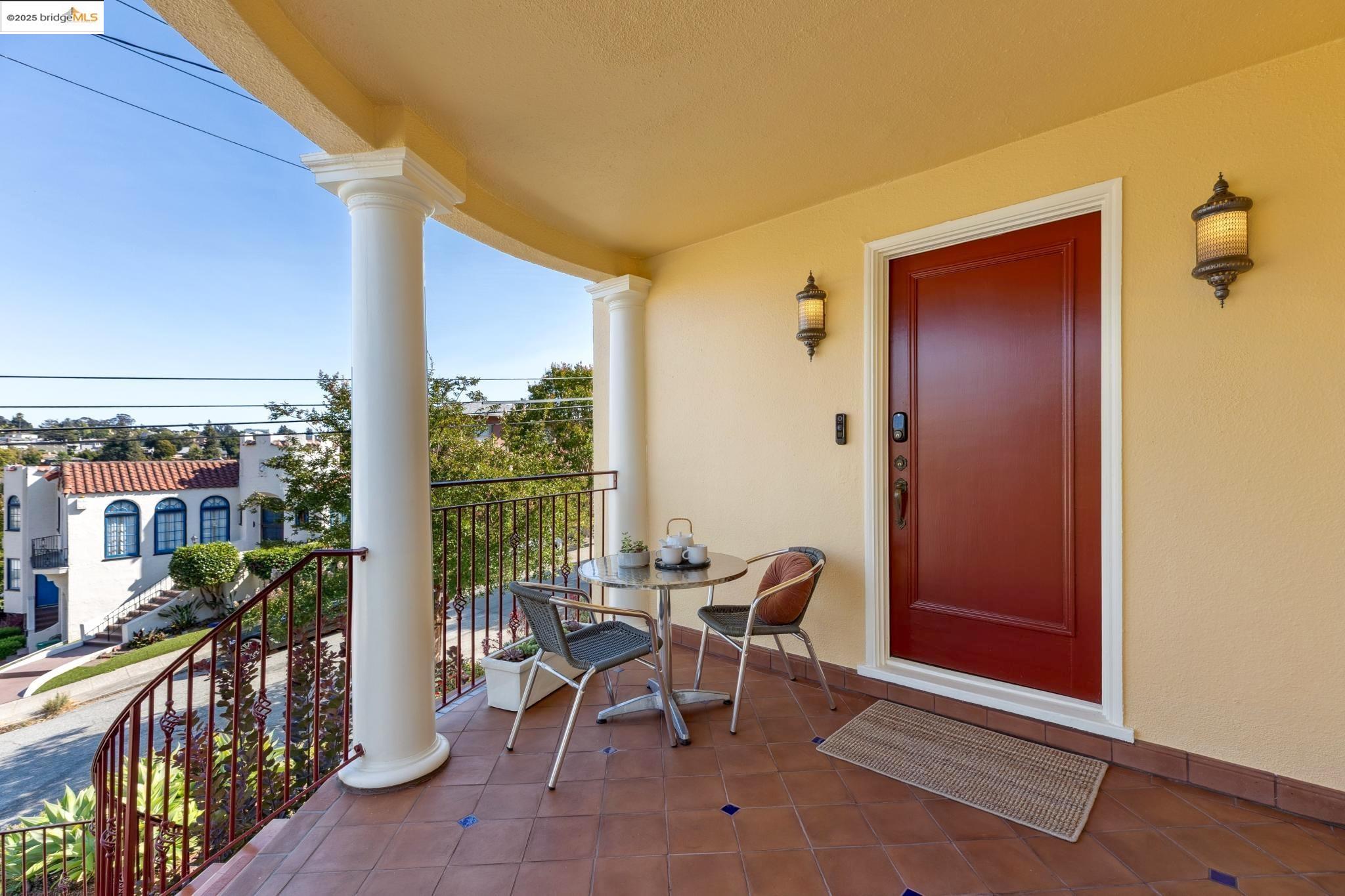 Detail Gallery Image 7 of 60 For 941 Warfield Ave, Oakland,  CA 94610 - 3 Beds | 2 Baths