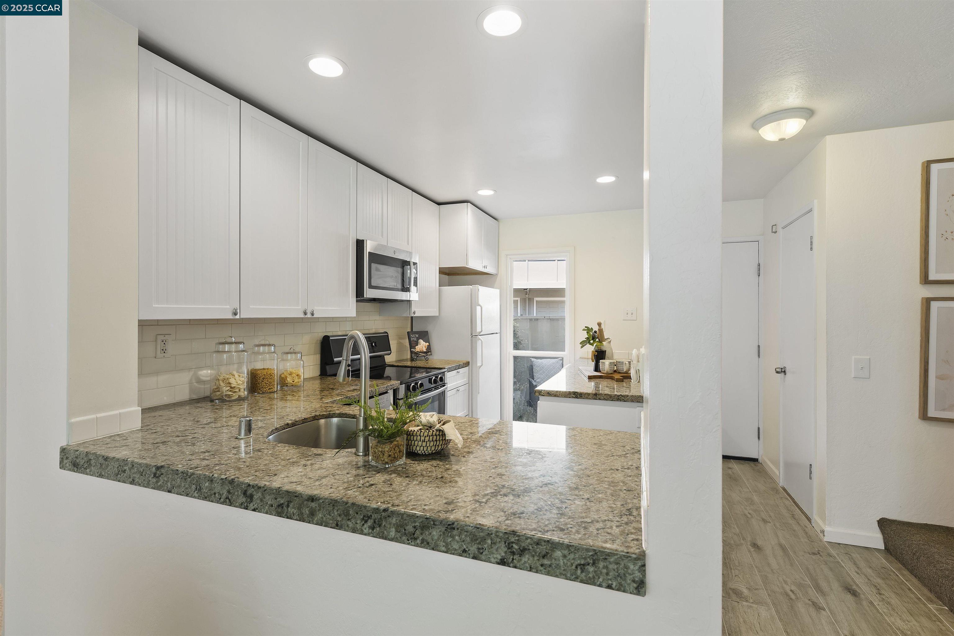 Detail Gallery Image 11 of 25 For 73 Brookwood Rd #9,  Orinda,  CA 94563 - 2 Beds | 1/1 Baths