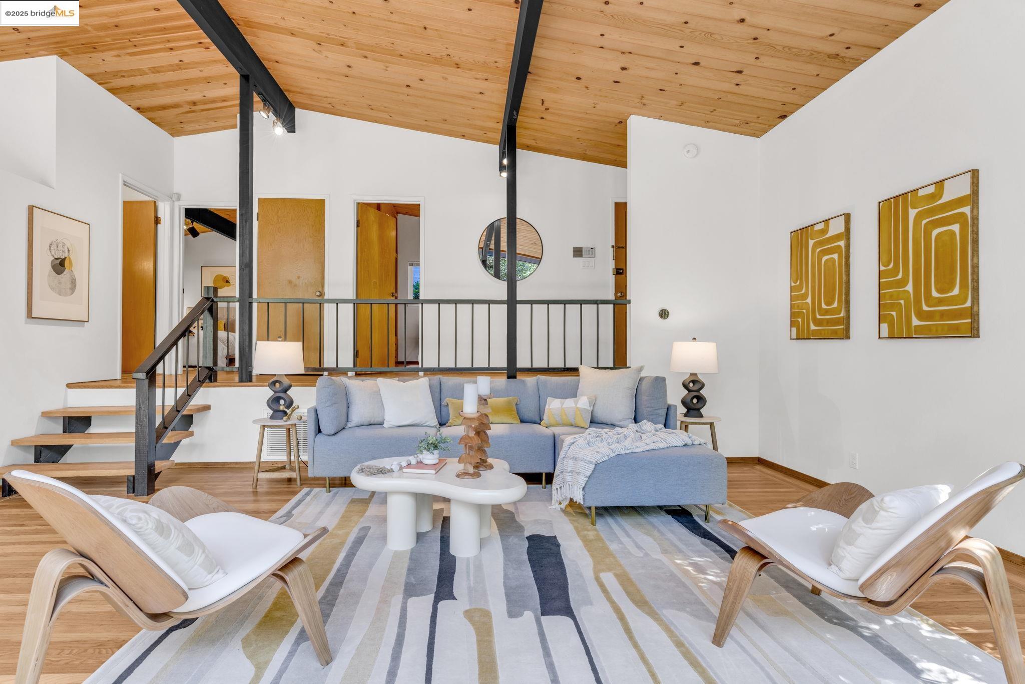 Detail Gallery Image 16 of 52 For 2211 Arrowhead Dr, Oakland,  CA 94611 - 3 Beds | 2 Baths