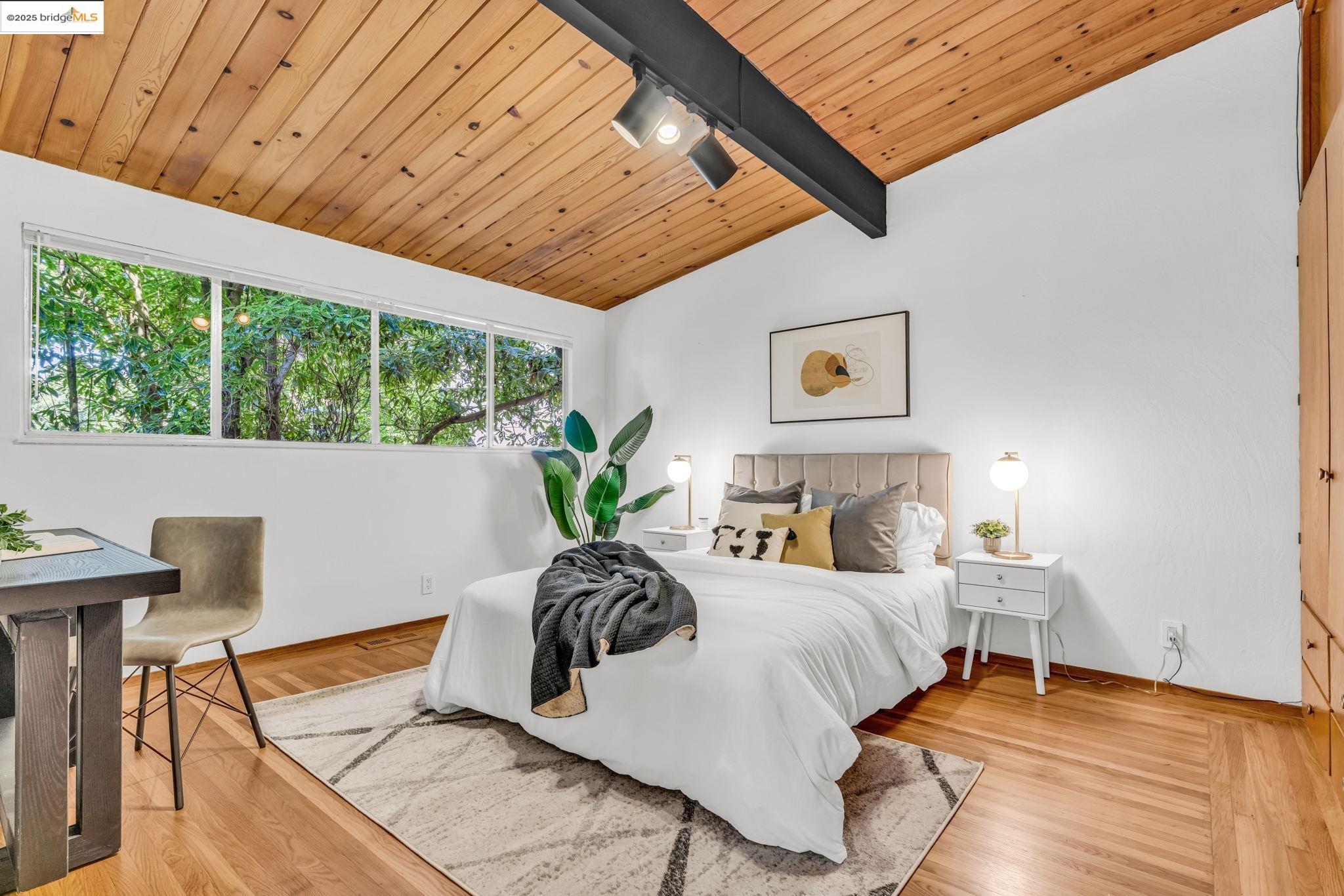 Detail Gallery Image 29 of 52 For 2211 Arrowhead Dr, Oakland,  CA 94611 - 3 Beds | 2 Baths