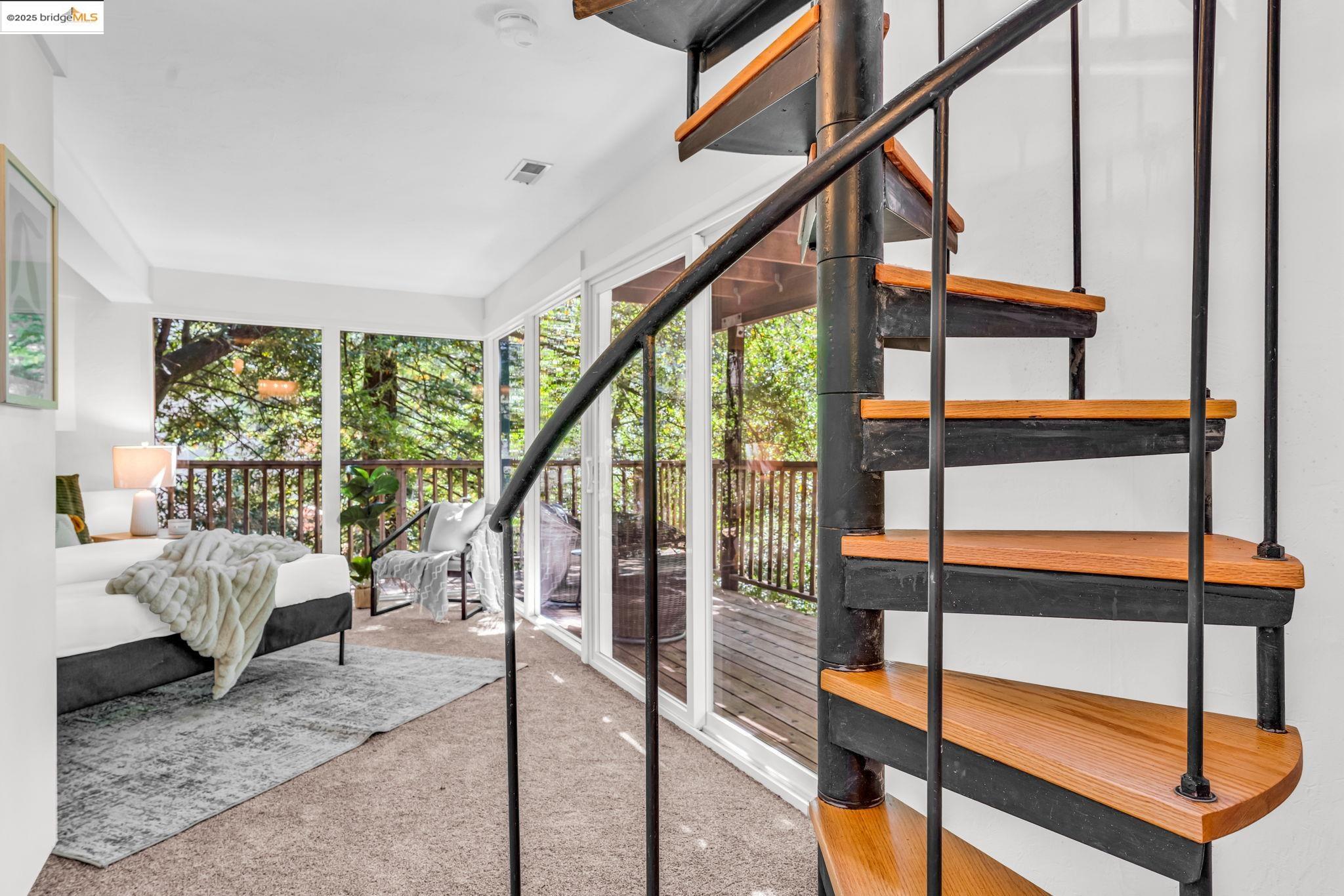 Detail Gallery Image 35 of 52 For 2211 Arrowhead Dr, Oakland,  CA 94611 - 3 Beds | 2 Baths