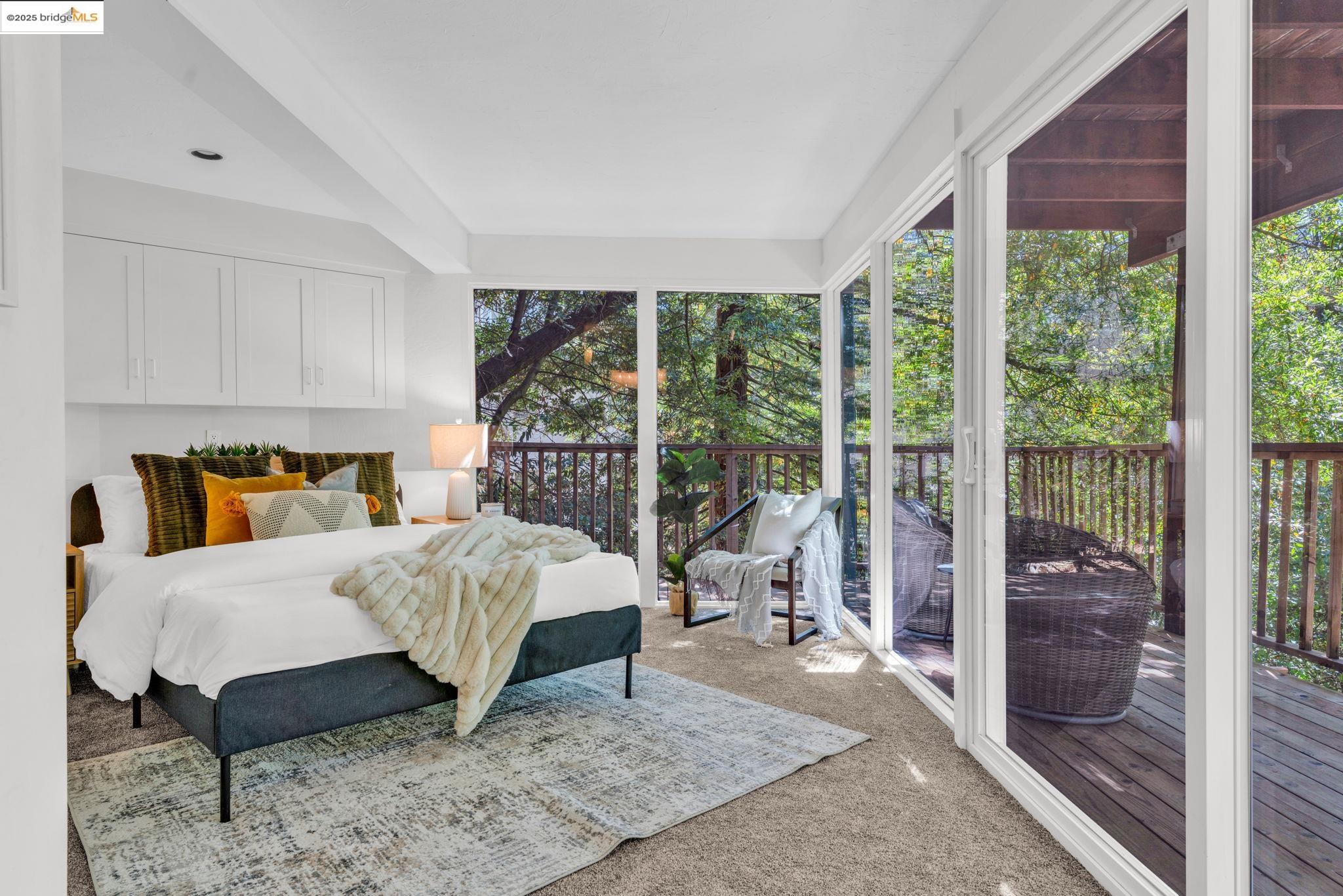 Detail Gallery Image 36 of 52 For 2211 Arrowhead Dr, Oakland,  CA 94611 - 3 Beds | 2 Baths