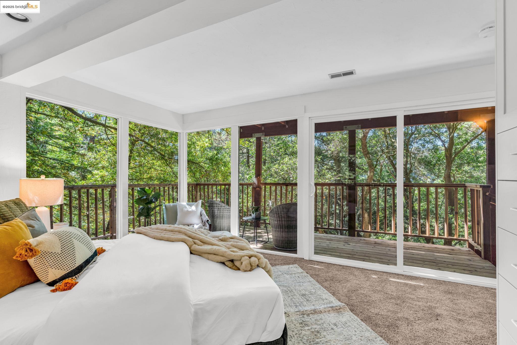 Detail Gallery Image 37 of 52 For 2211 Arrowhead Dr, Oakland,  CA 94611 - 3 Beds | 2 Baths