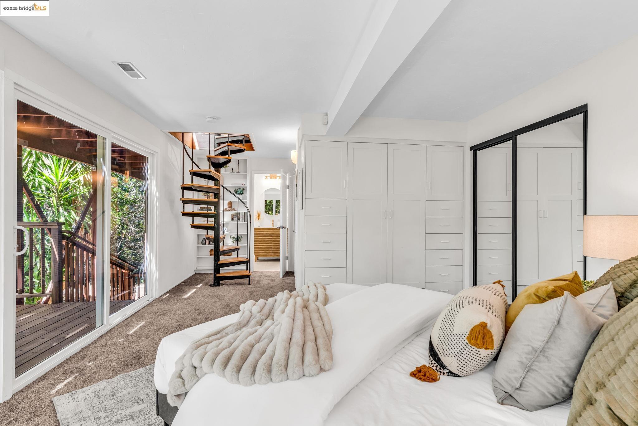 Detail Gallery Image 39 of 52 For 2211 Arrowhead Dr, Oakland,  CA 94611 - 3 Beds | 2 Baths