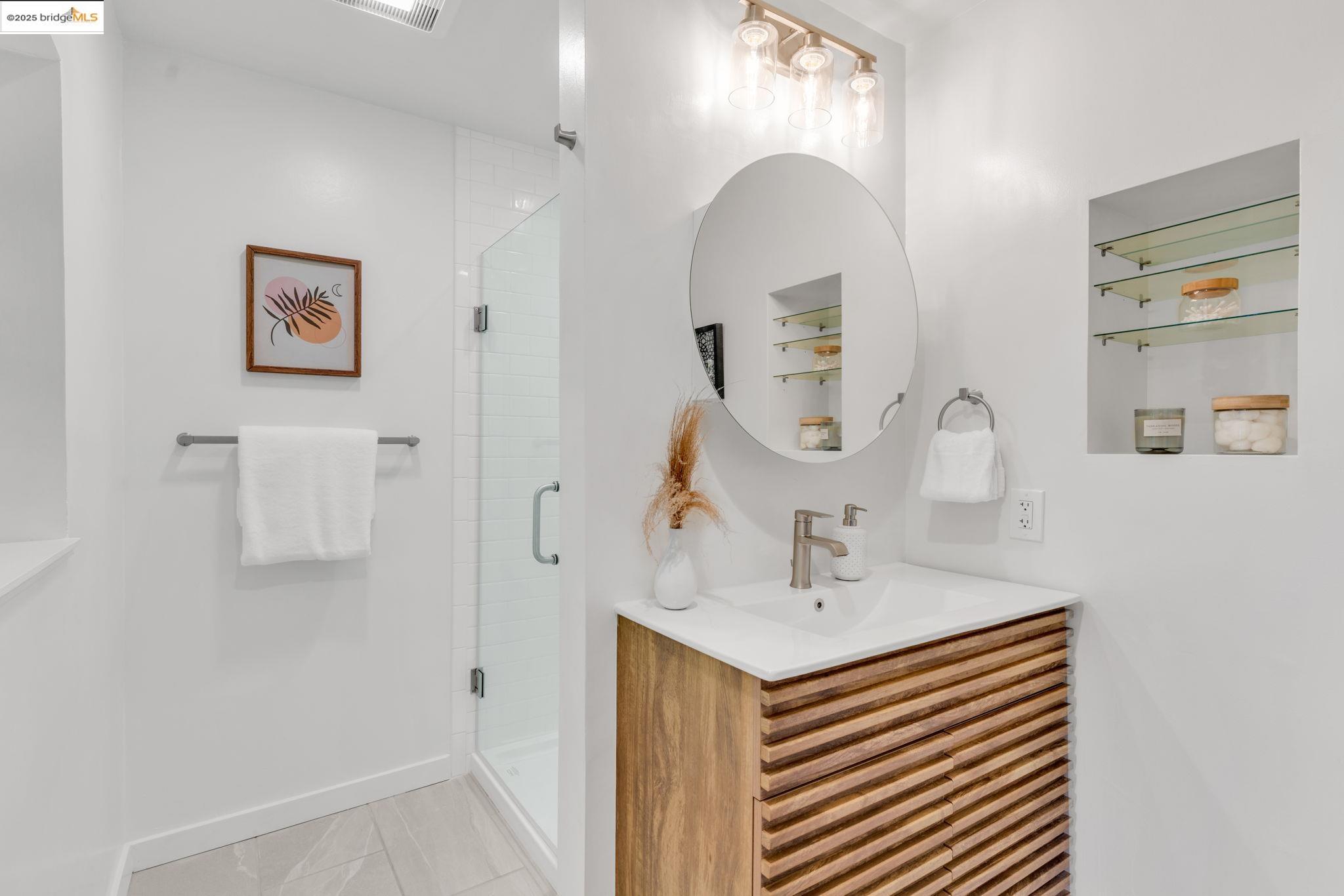 Detail Gallery Image 43 of 52 For 2211 Arrowhead Dr, Oakland,  CA 94611 - 3 Beds | 2 Baths