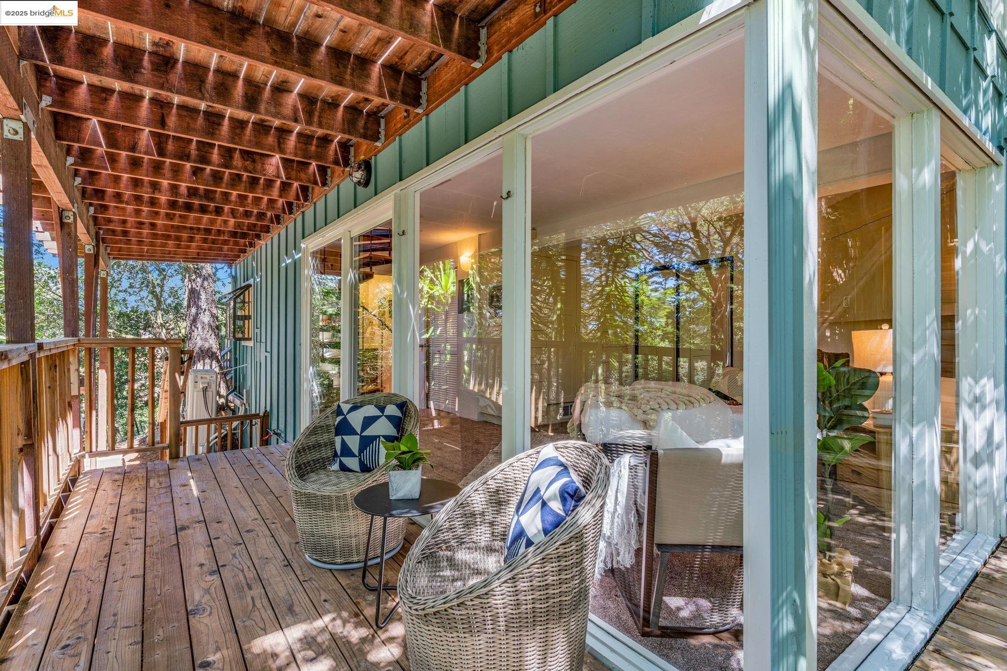 Detail Gallery Image 44 of 52 For 2211 Arrowhead Dr, Oakland,  CA 94611 - 3 Beds | 2 Baths
