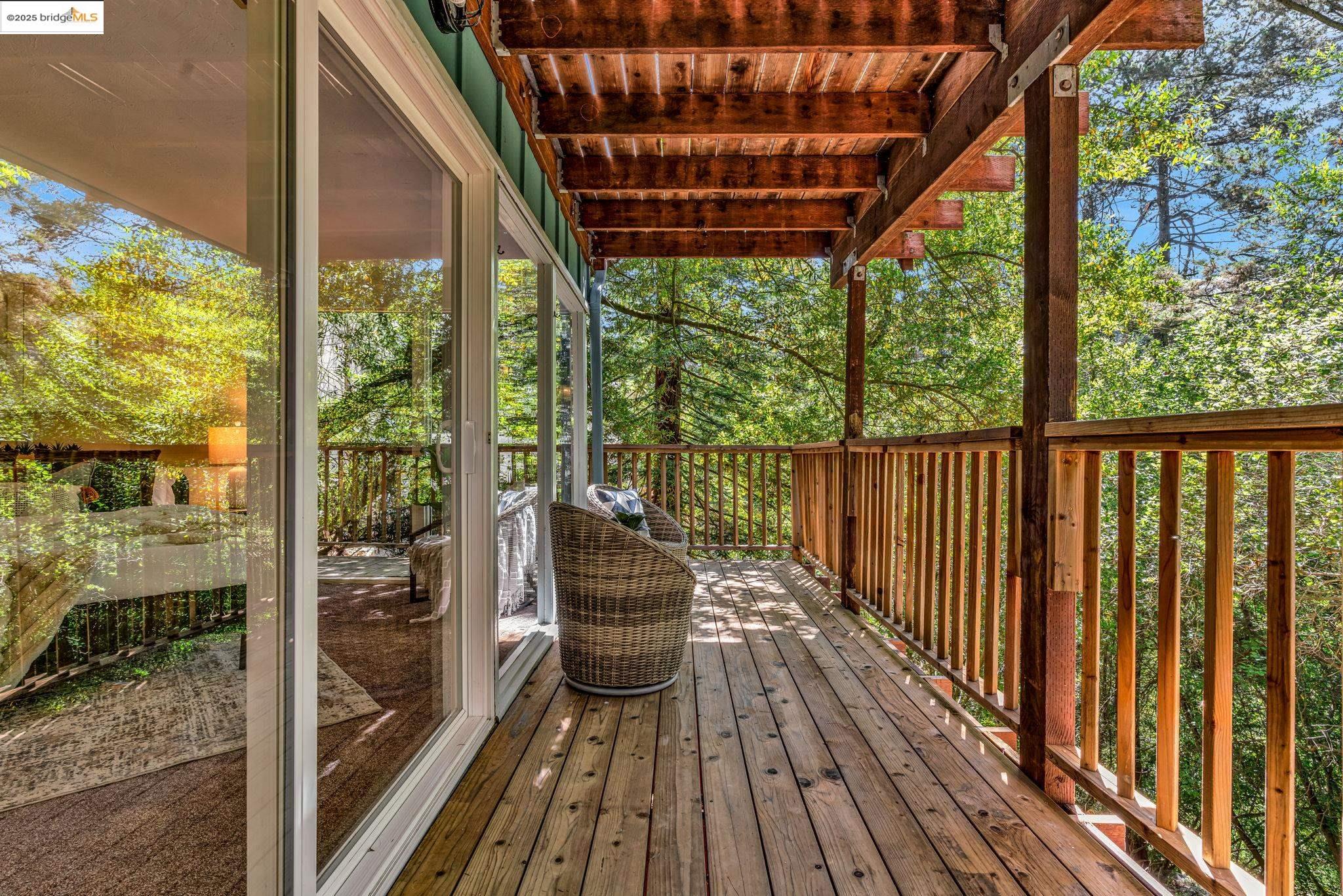 Detail Gallery Image 45 of 52 For 2211 Arrowhead Dr, Oakland,  CA 94611 - 3 Beds | 2 Baths