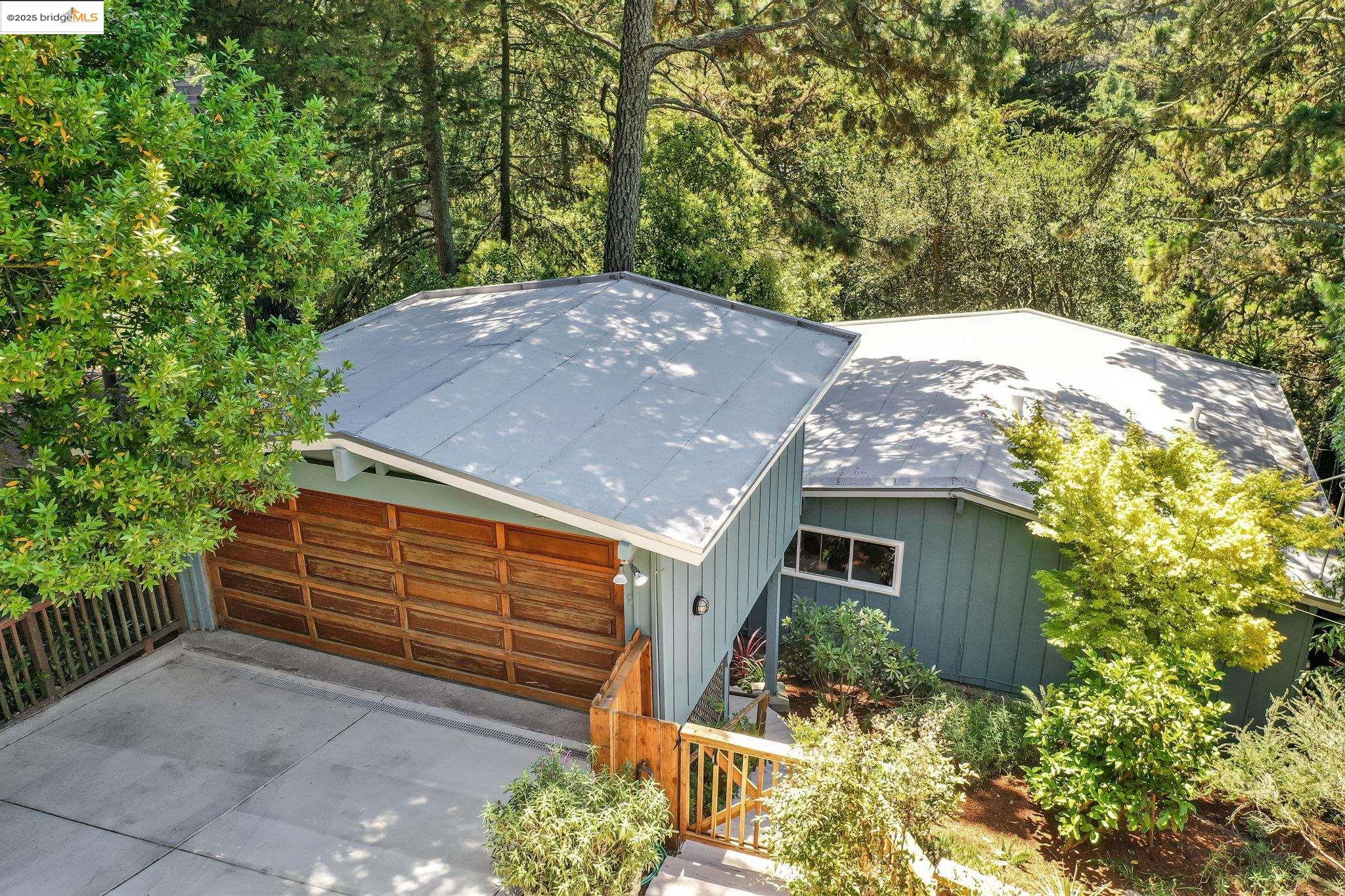 Detail Gallery Image 46 of 52 For 2211 Arrowhead Dr, Oakland,  CA 94611 - 3 Beds | 2 Baths