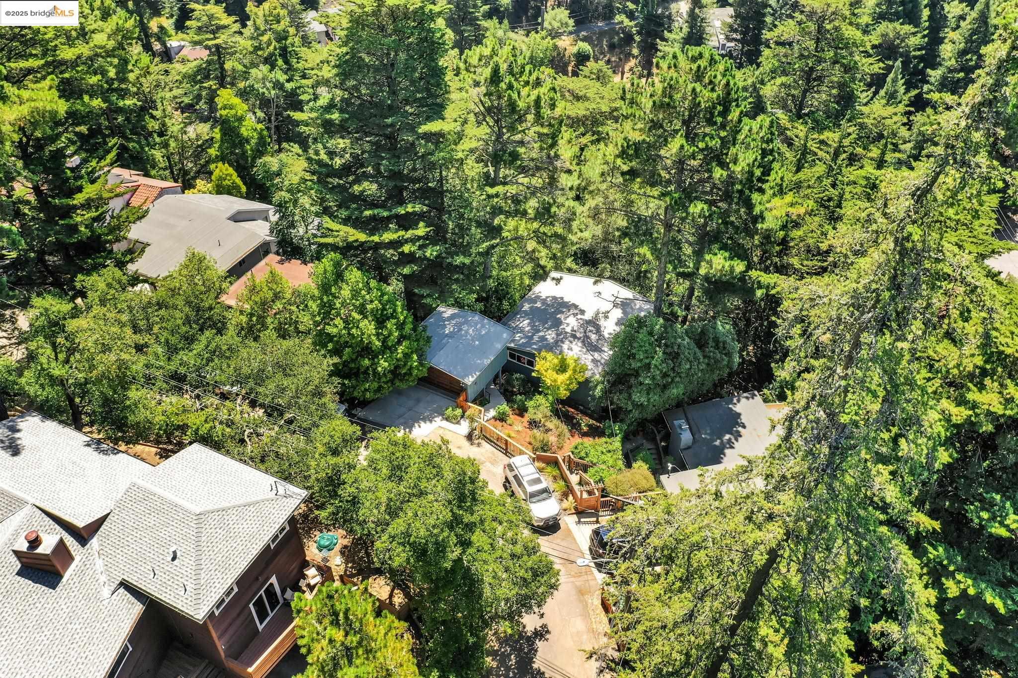 Detail Gallery Image 49 of 52 For 2211 Arrowhead Dr, Oakland,  CA 94611 - 3 Beds | 2 Baths