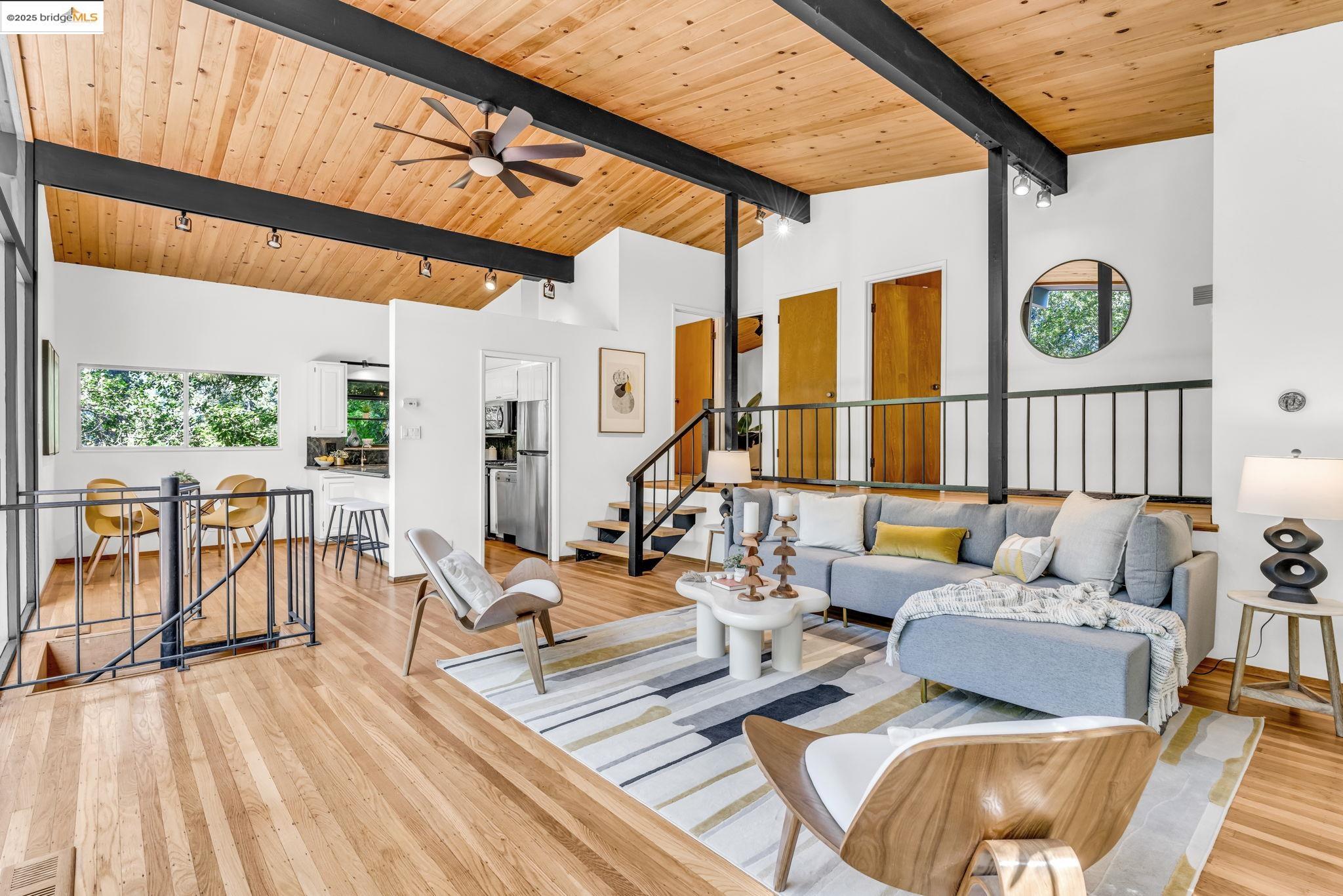 Detail Gallery Image 9 of 52 For 2211 Arrowhead Dr, Oakland,  CA 94611 - 3 Beds | 2 Baths