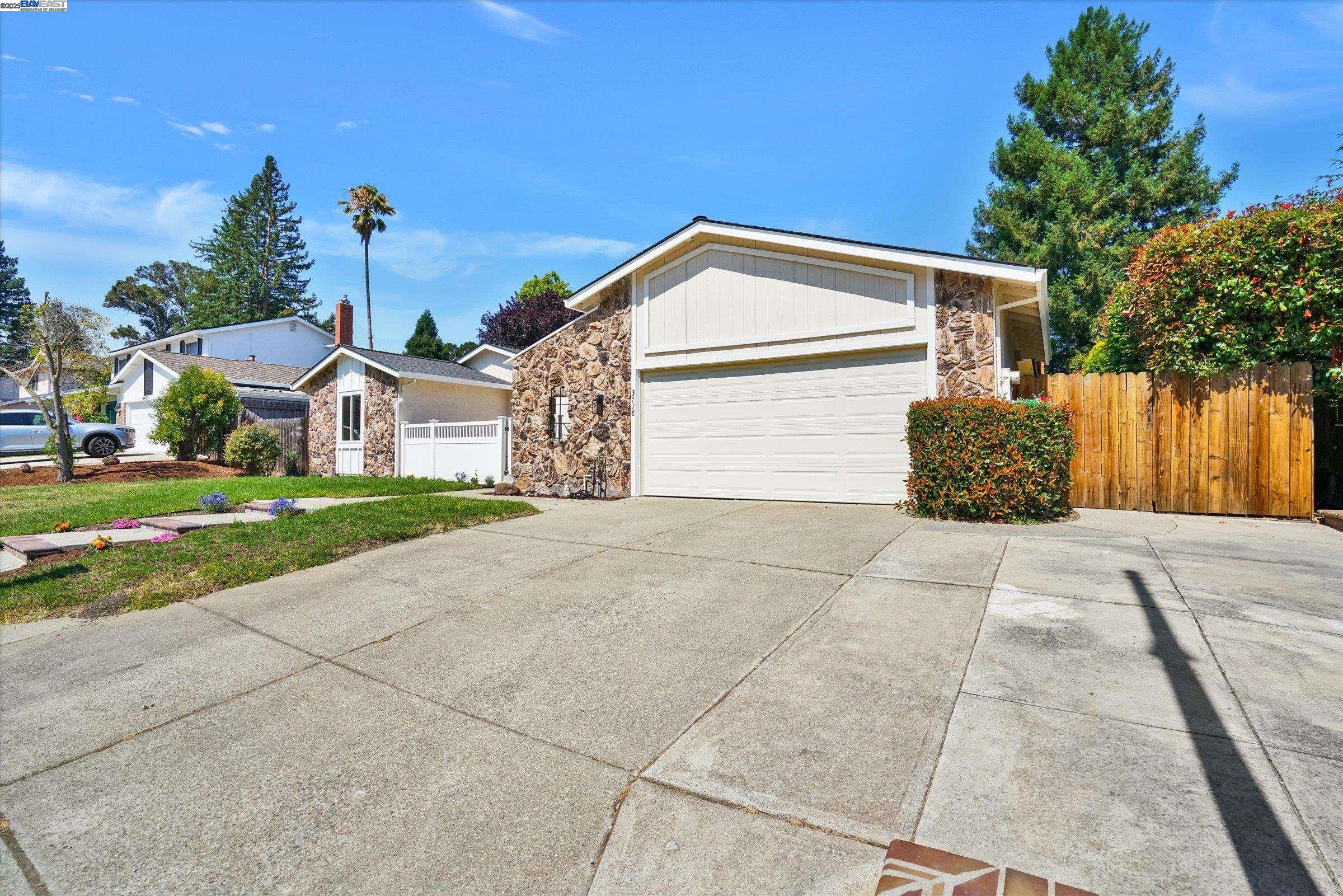 Detail Gallery Image 2 of 37 For 3718 Norris Canyon Rd, San Ramon,  CA 94583 - 4 Beds | 2 Baths