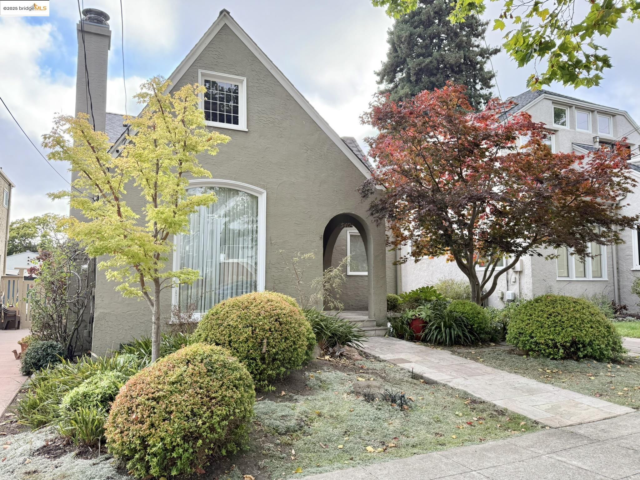 Detail Gallery Image 1 of 31 For 540 Neilson St, Berkeley,  CA 94707 - 3 Beds | 2 Baths