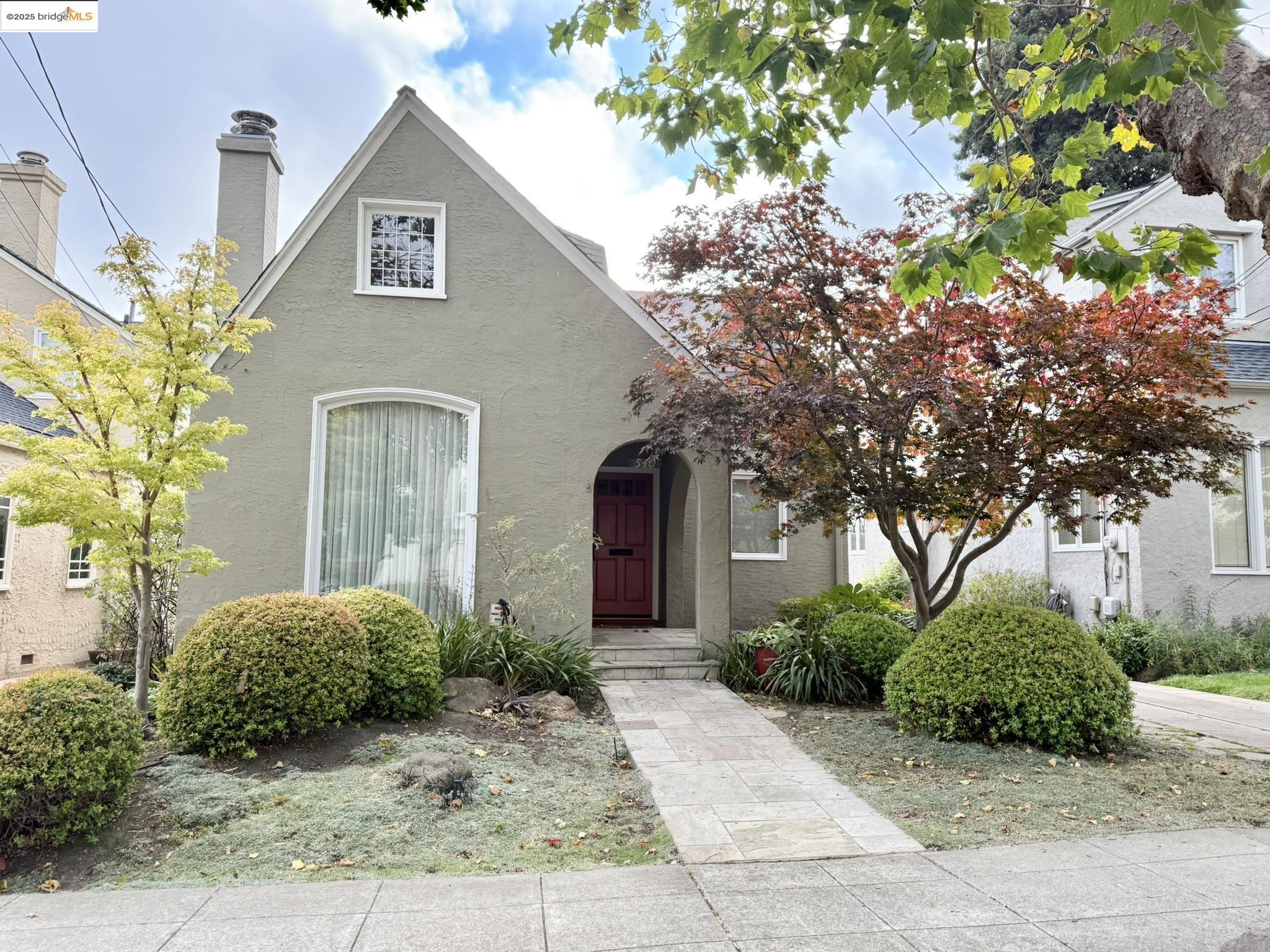 Detail Gallery Image 2 of 31 For 540 Neilson St, Berkeley,  CA 94707 - 3 Beds | 2 Baths