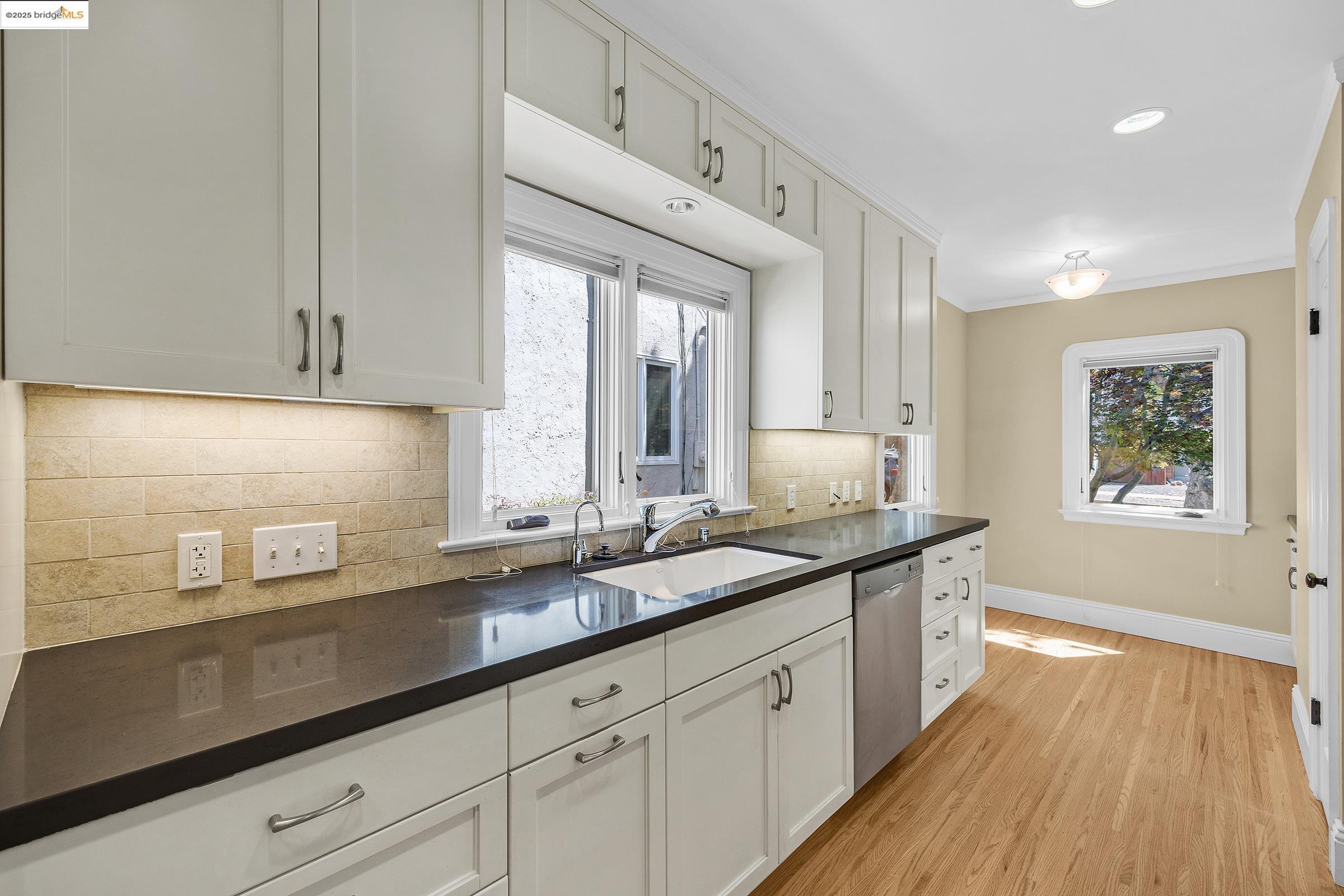 Detail Gallery Image 11 of 31 For 540 Neilson St, Berkeley,  CA 94707 - 3 Beds | 2 Baths