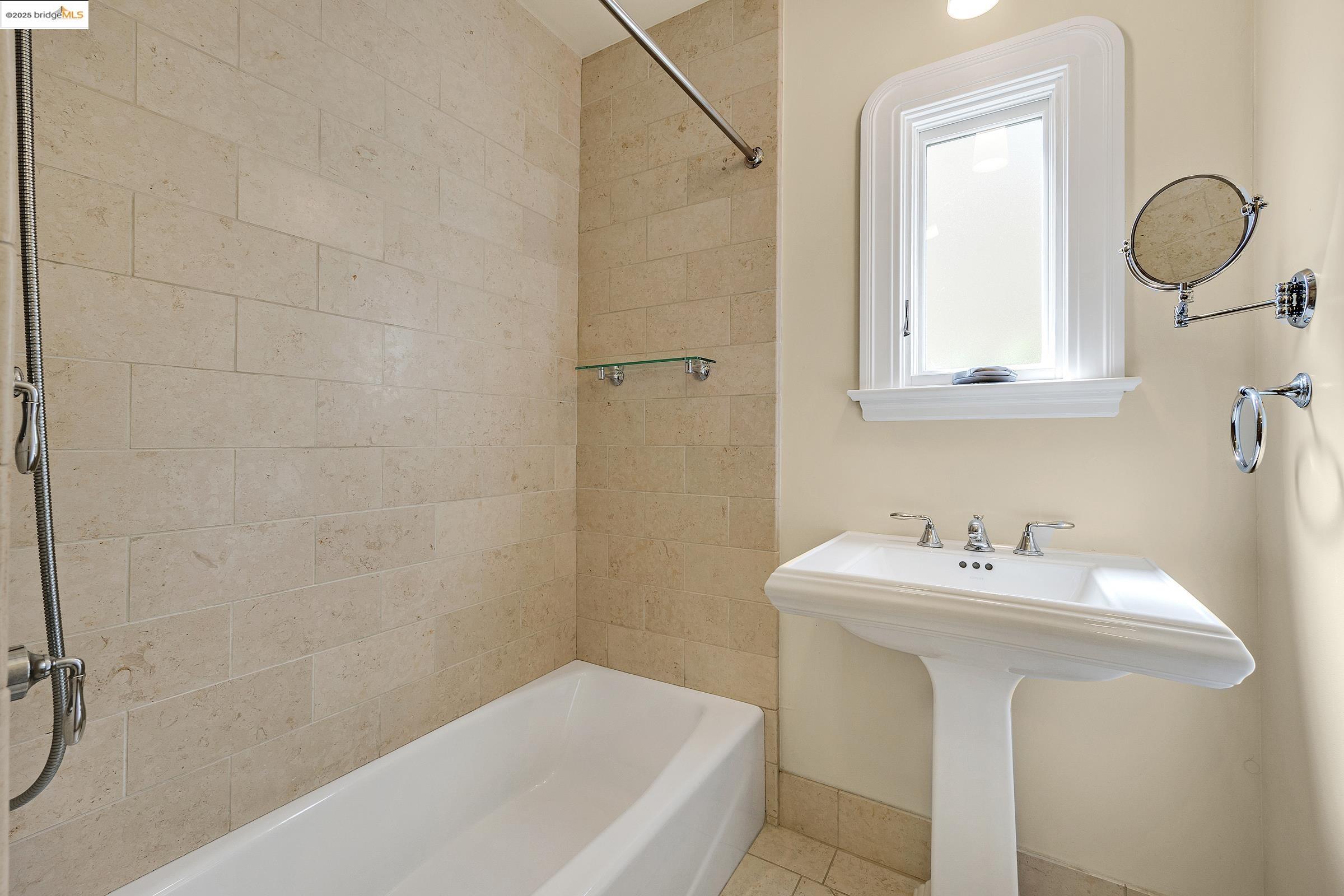 Detail Gallery Image 13 of 31 For 540 Neilson St, Berkeley,  CA 94707 - 3 Beds | 2 Baths