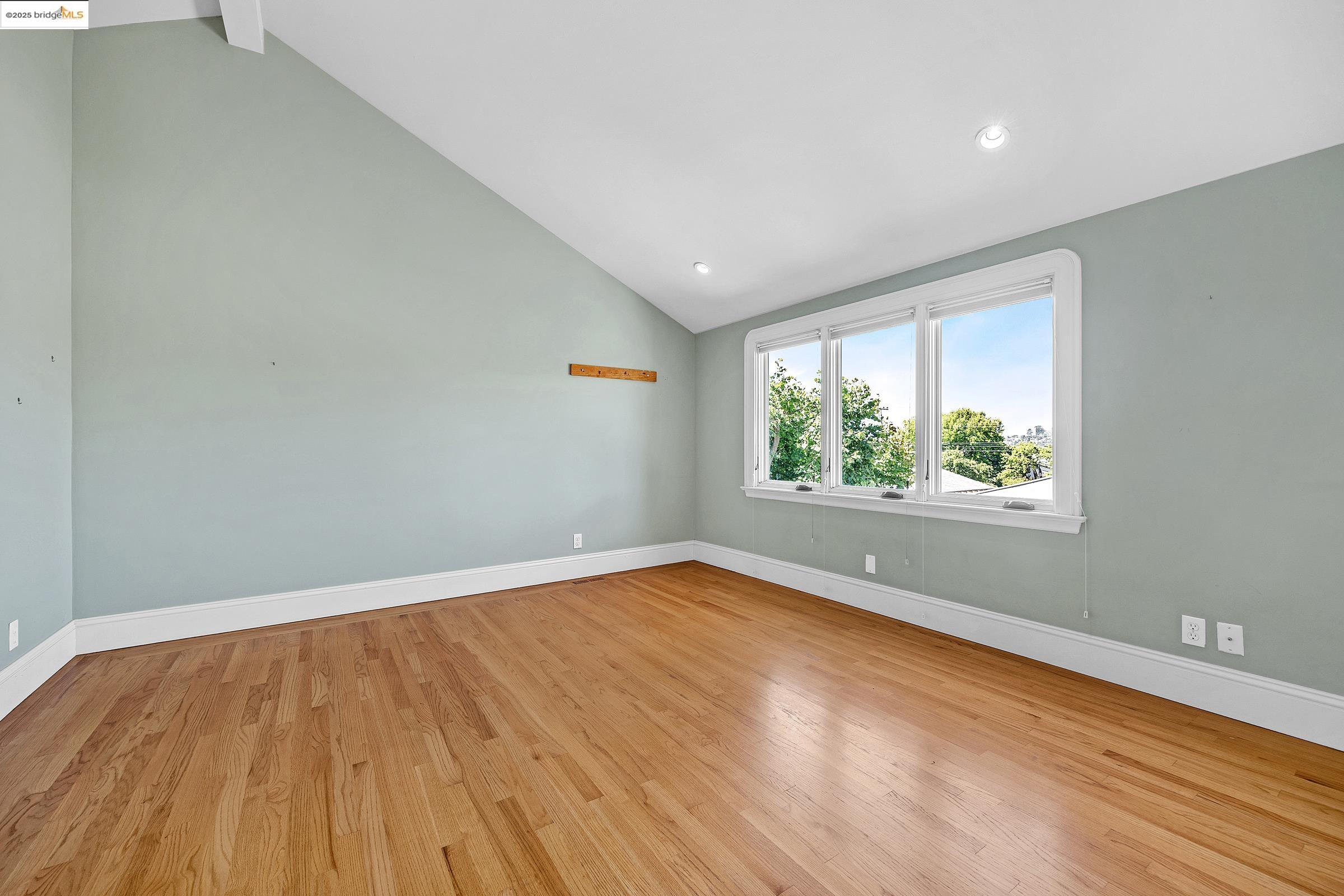 Detail Gallery Image 20 of 31 For 540 Neilson St, Berkeley,  CA 94707 - 3 Beds | 2 Baths
