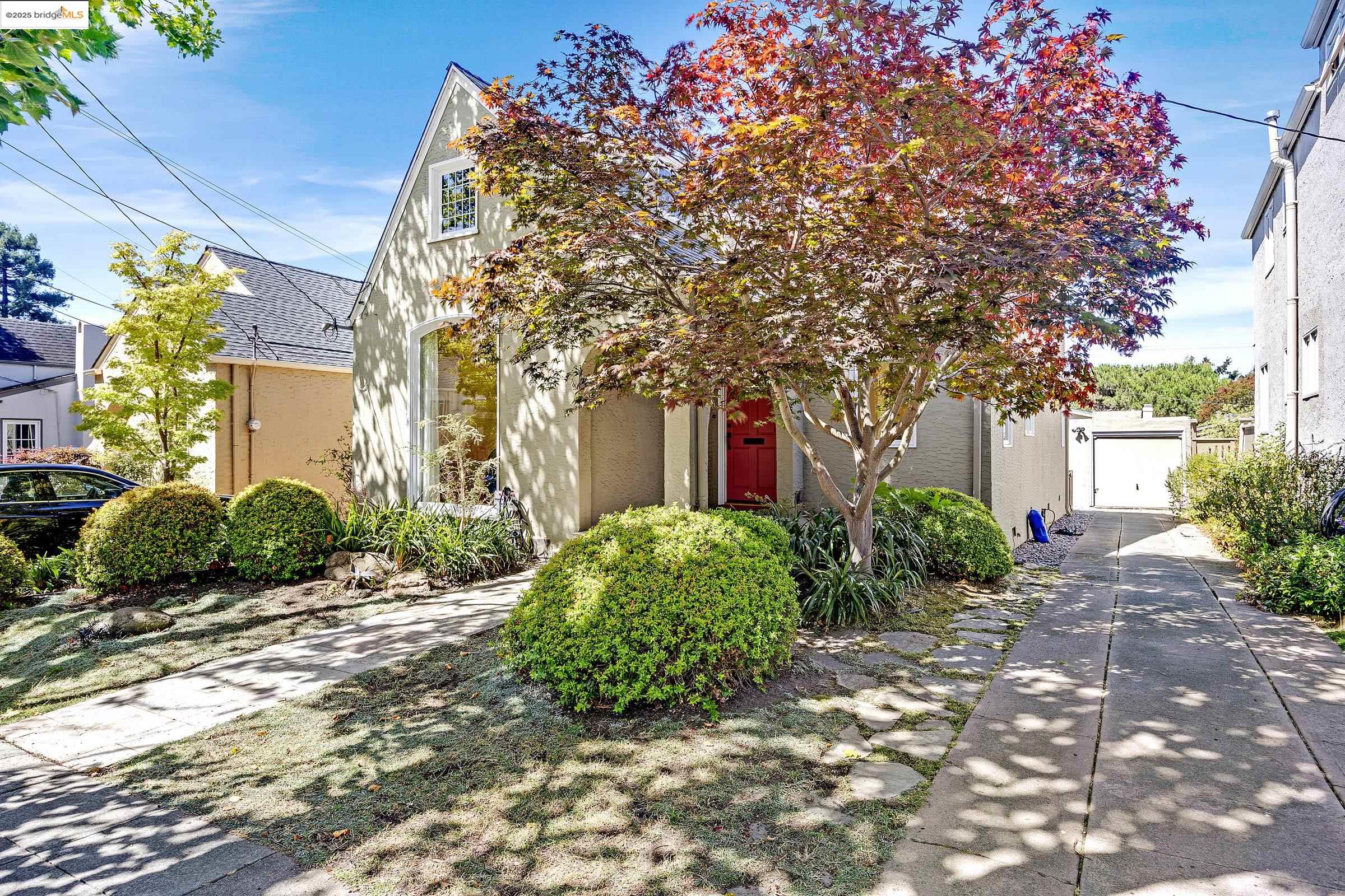 Detail Gallery Image 3 of 31 For 540 Neilson St, Berkeley,  CA 94707 - 3 Beds | 2 Baths