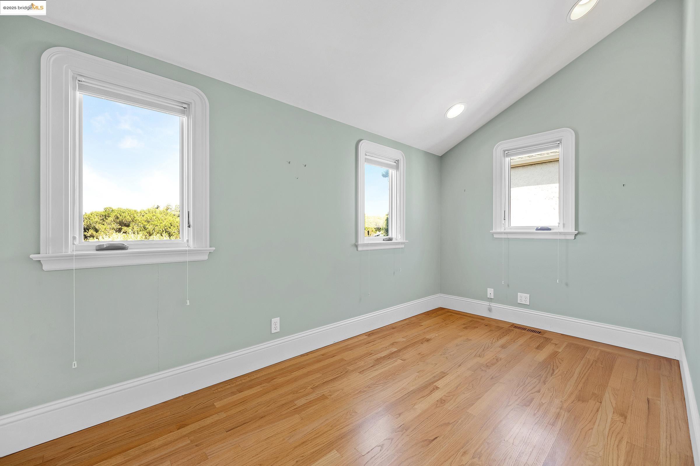 Detail Gallery Image 22 of 31 For 540 Neilson St, Berkeley,  CA 94707 - 3 Beds | 2 Baths