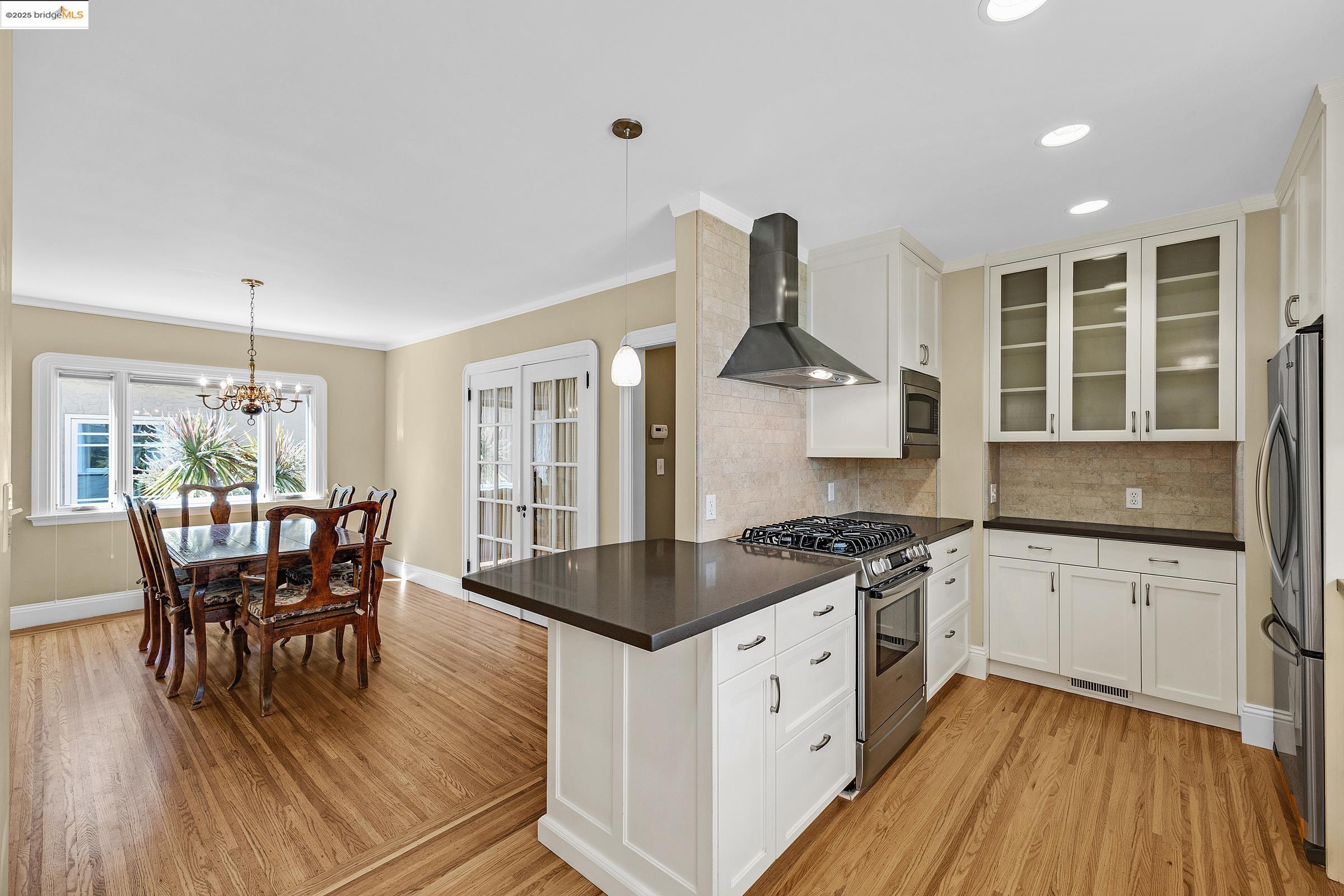 Detail Gallery Image 10 of 31 For 540 Neilson St, Berkeley,  CA 94707 - 3 Beds | 2 Baths