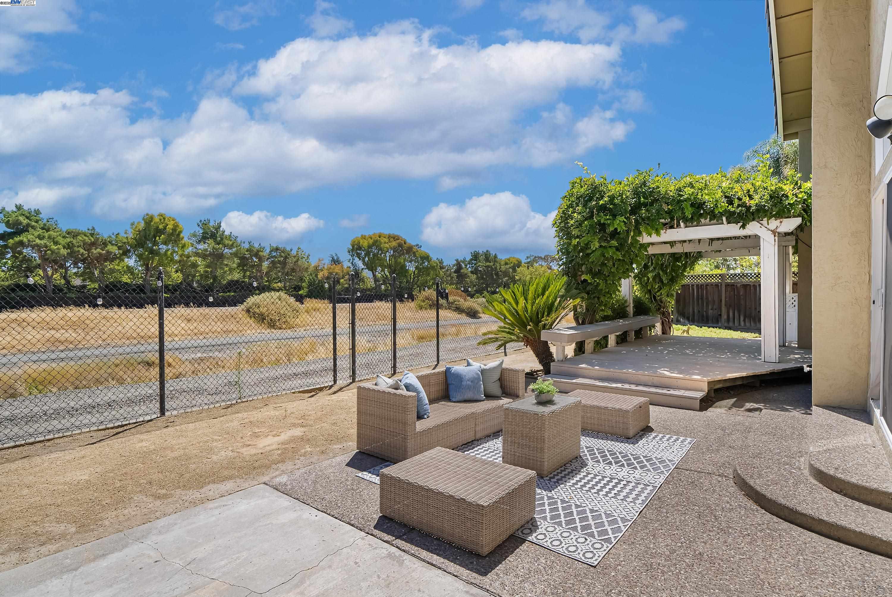 Detail Gallery Image 33 of 42 For 3470 Vermont Pl, Pleasanton,  CA 94588 - 3 Beds | 2 Baths