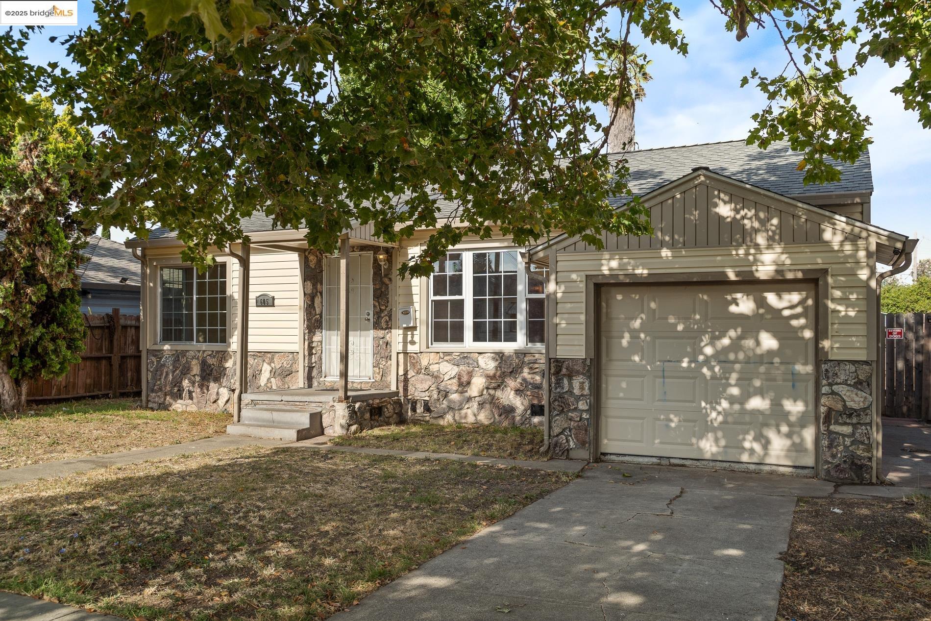 Detail Gallery Image 2 of 28 For 605 Grennan St, Vallejo,  CA 94591 - 3 Beds | 2 Baths