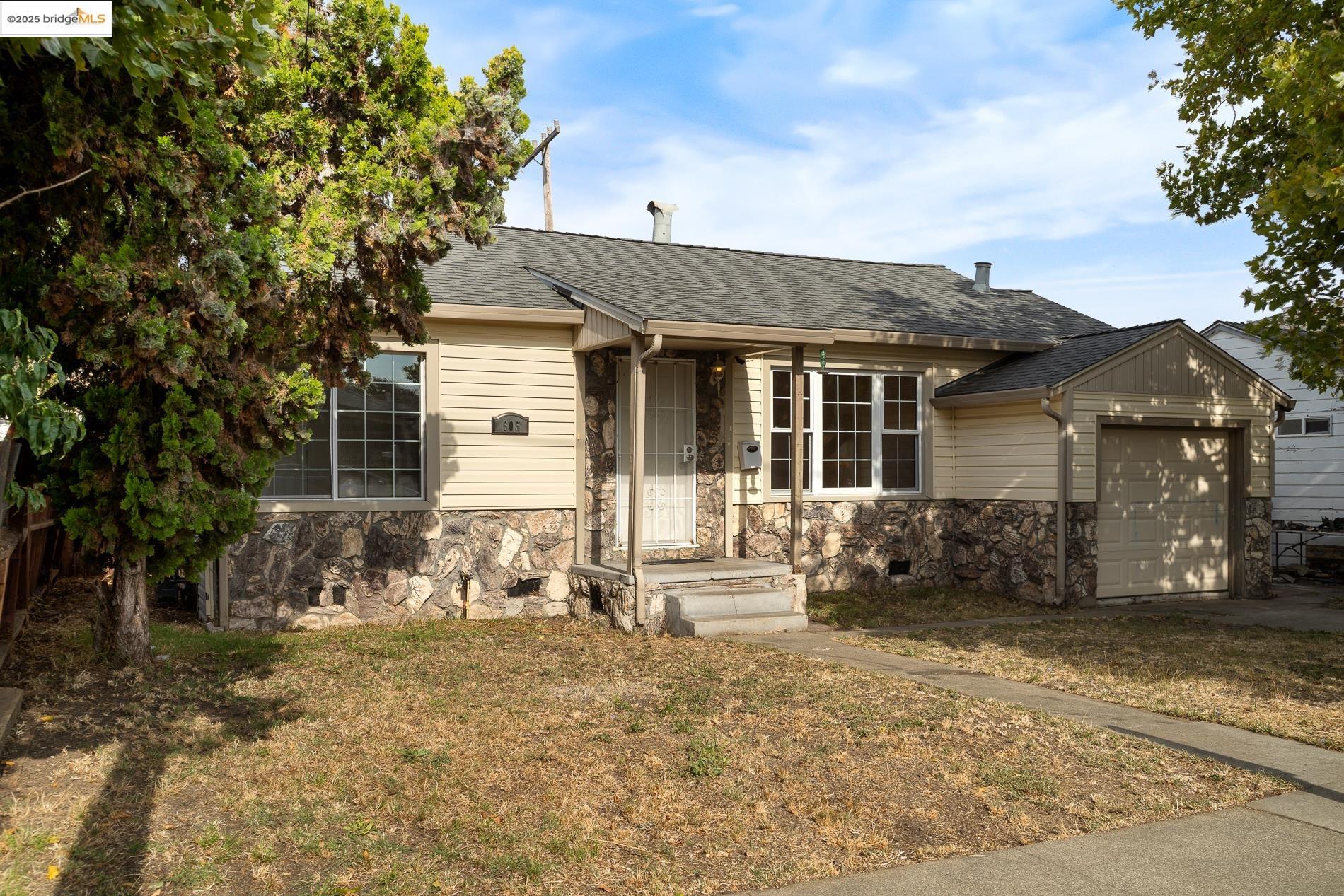Detail Gallery Image 3 of 28 For 605 Grennan St, Vallejo,  CA 94591 - 3 Beds | 2 Baths