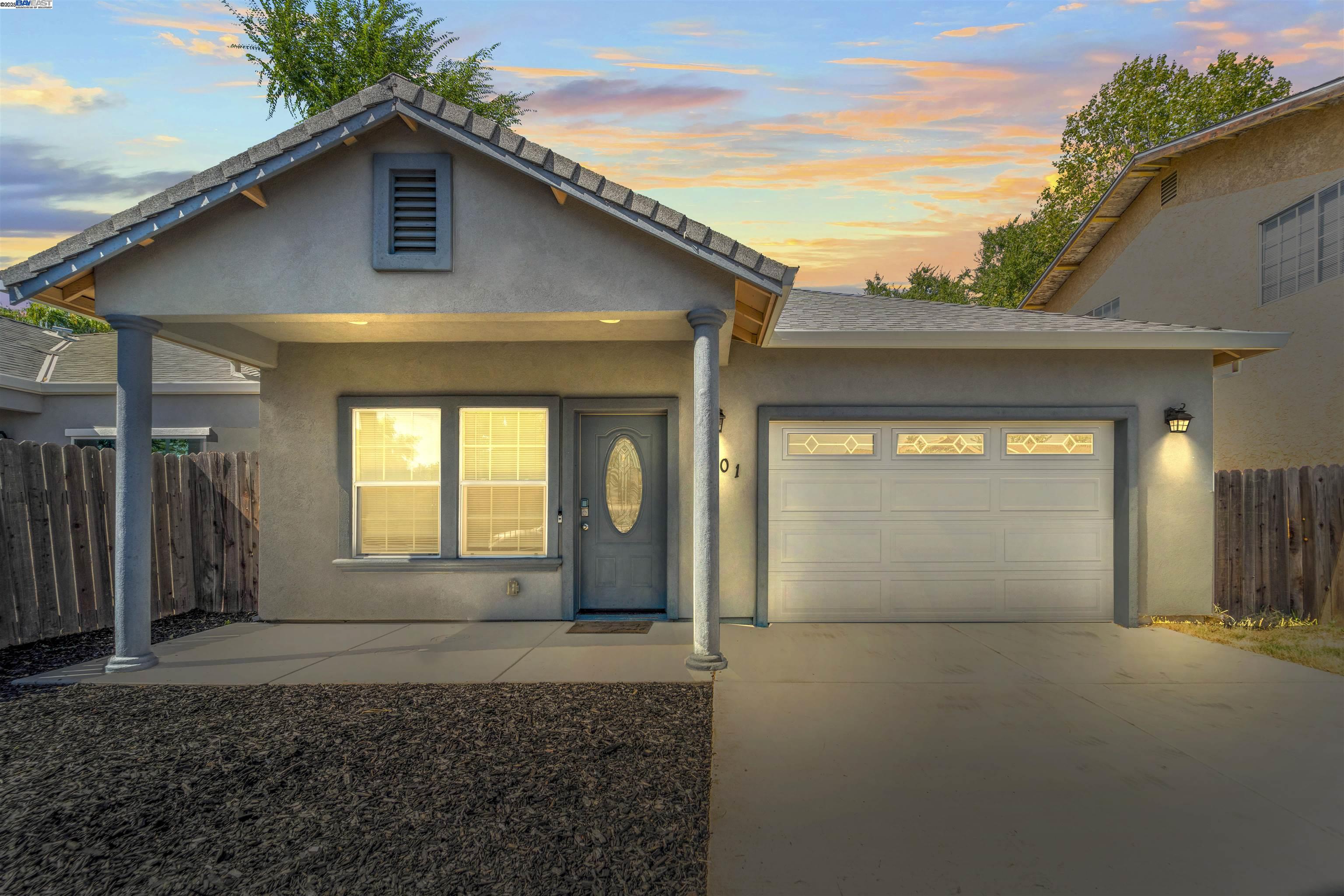 Detail Gallery Image 1 of 44 For 3701 21st Ave, Sacramento,  CA 95820 - 3 Beds | 2 Baths